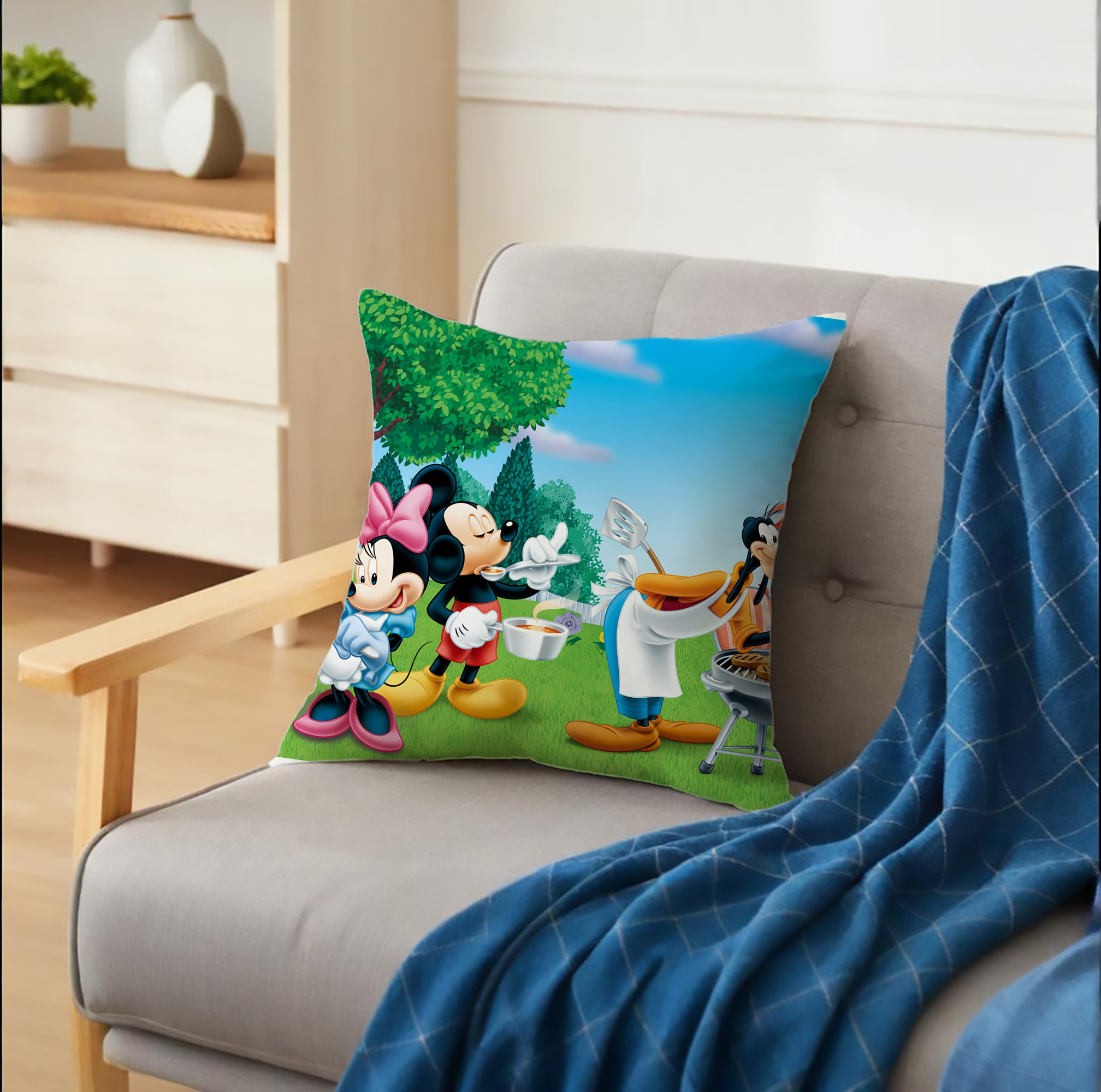 ミッキーマウス Mickey Mouse クッションカバー＆本体セット（ポリエステル素材）