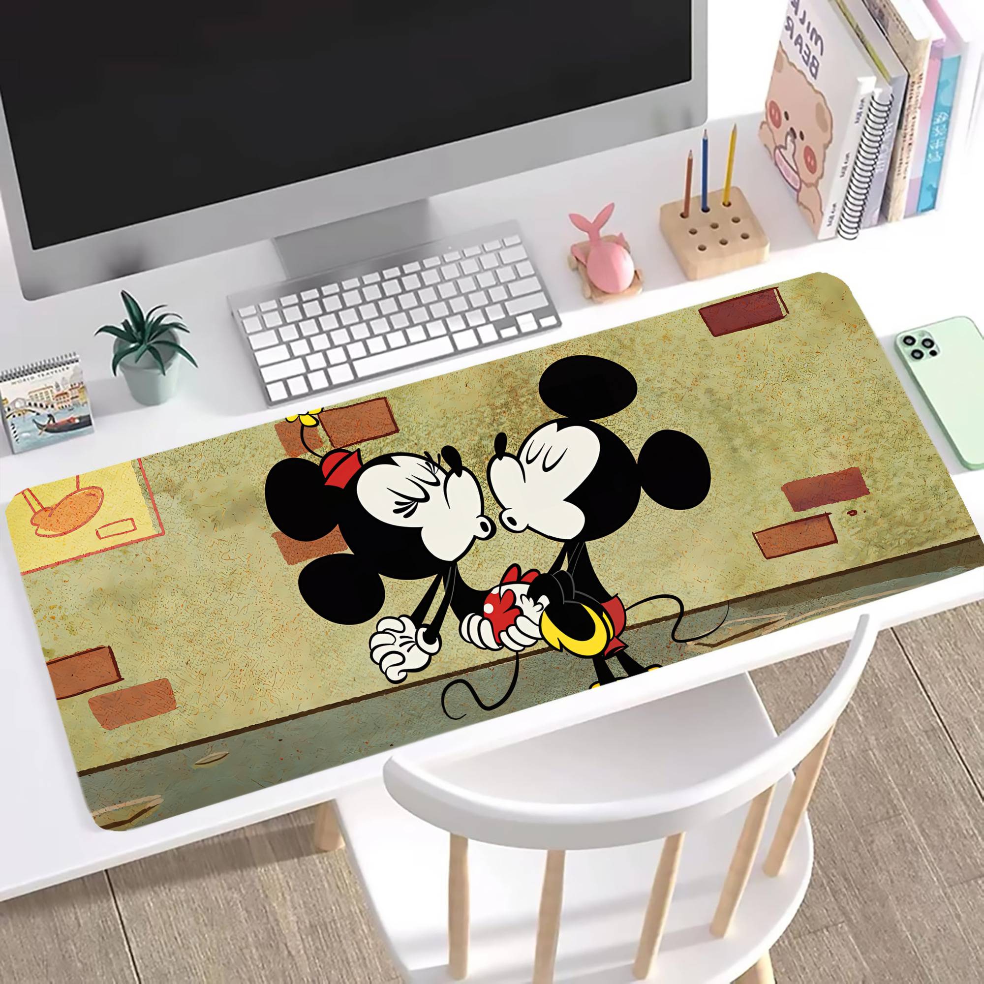 ミッキーマウス Mickey Mouse ステッチ加工 大判デスクマット／滑り止めマウスパッド