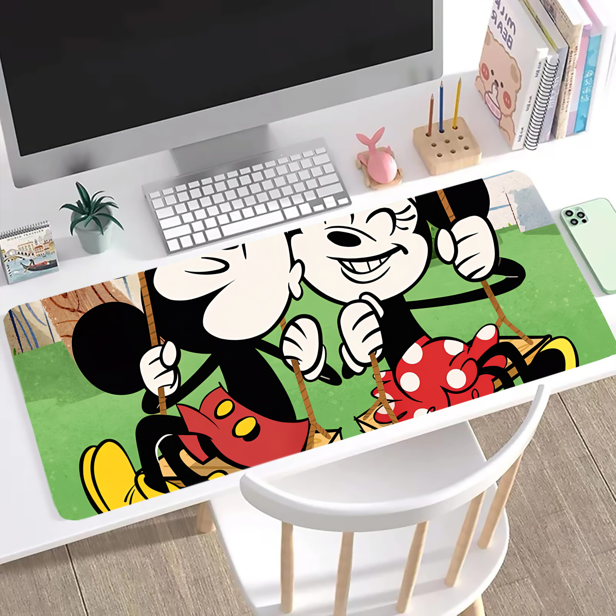 ミッキーマウス Mickey Mouse ステッチ加工 大判デスクマット／滑り止めマウスパッド