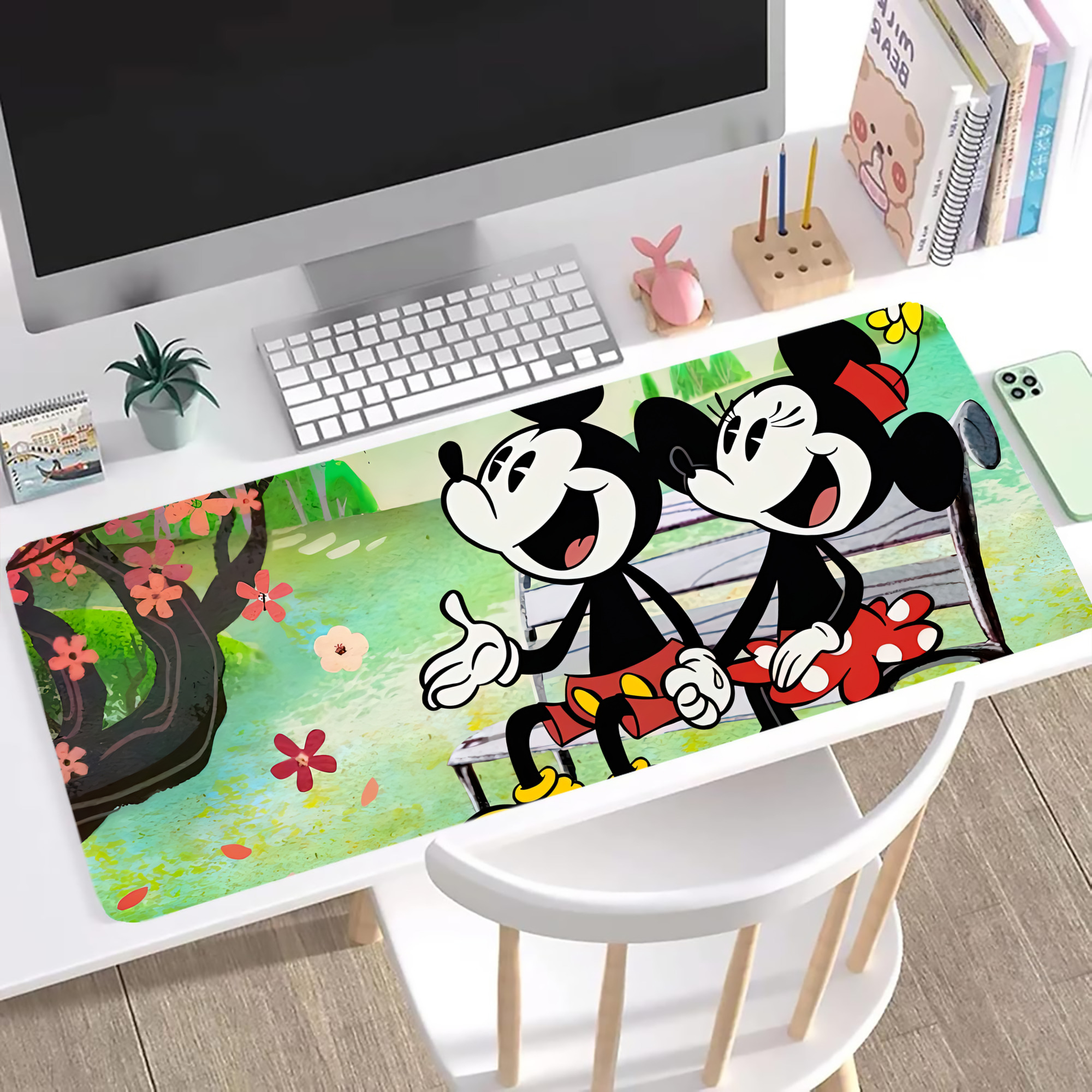 ミッキーマウス Mickey Mouse ステッチ加工 大判デスクマット／滑り止めマウスパッド