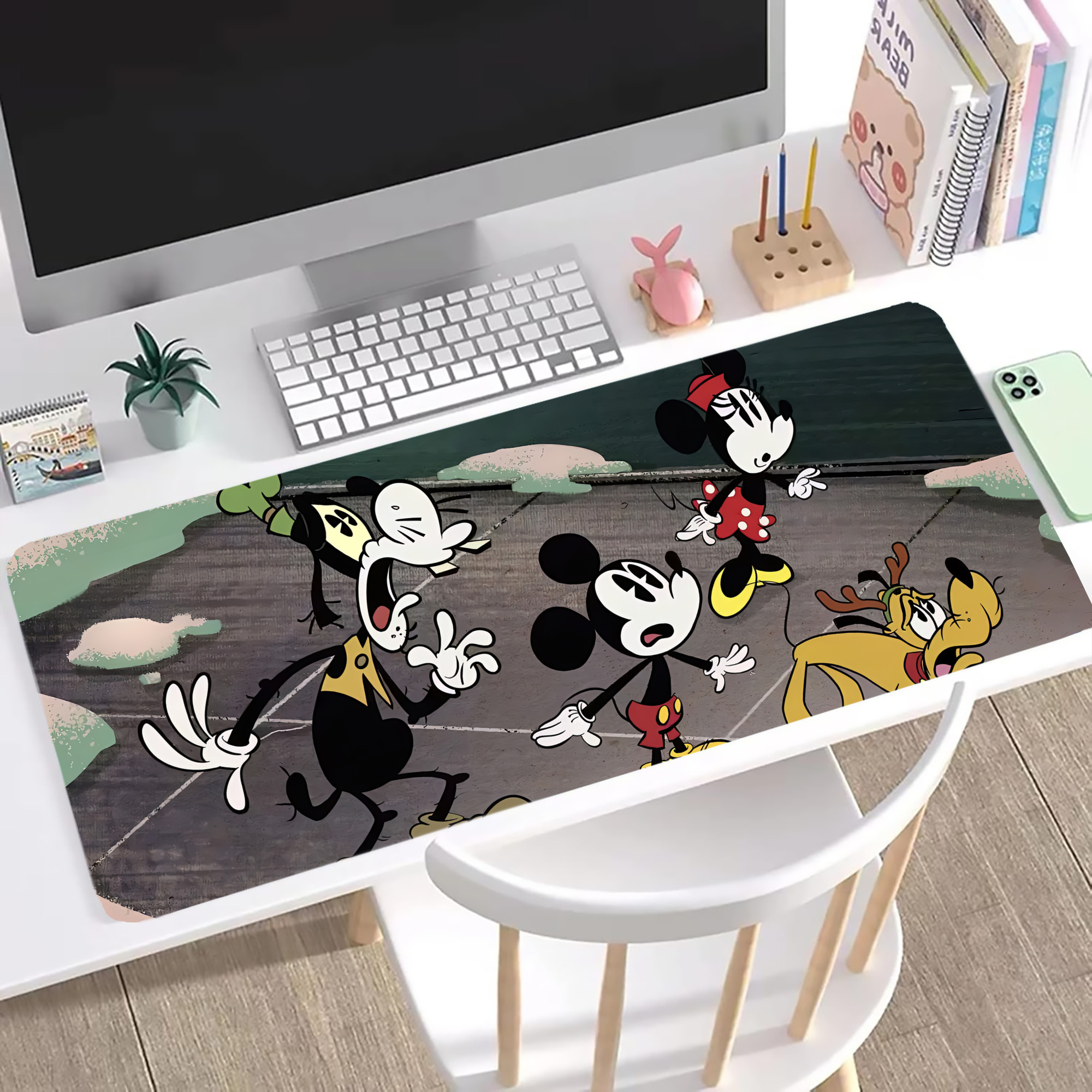 ミッキーマウス Mickey Mouse ステッチ加工 大判デスクマット／滑り止めマウスパッド