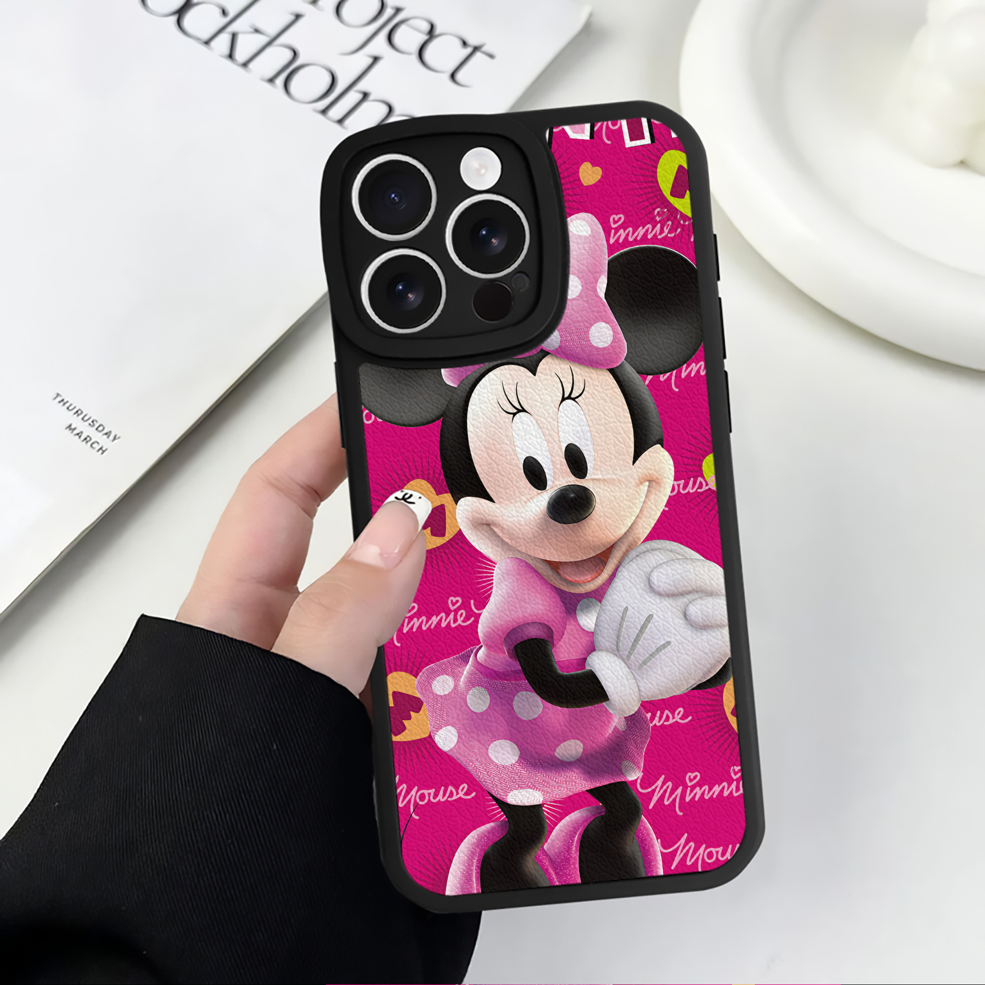 ミッキーマウス Mickey Mouse 【iPhone 16シリーズ対応】シリコンスマホケース（レザー調） 材質：シリコン