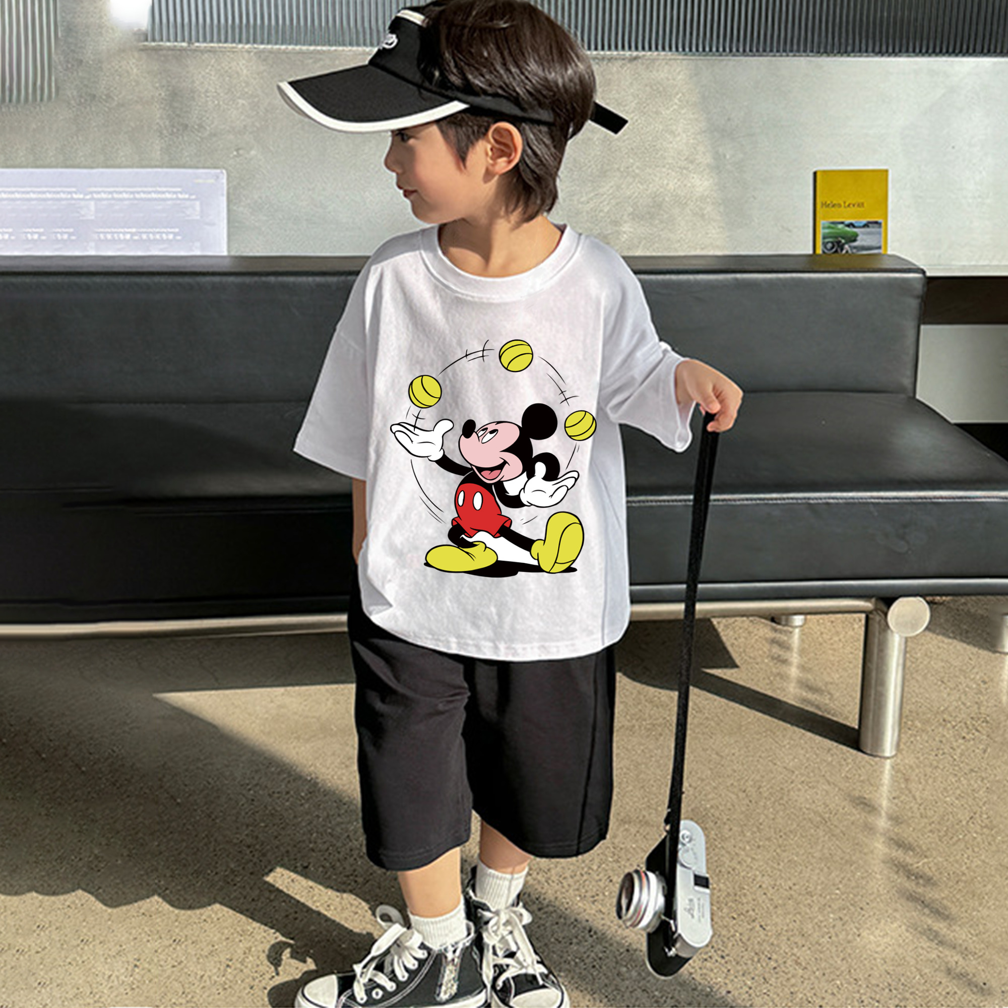 ミッキーマウス Mickey Mouse 綿100％キッズTシャツ（フロントプリント）