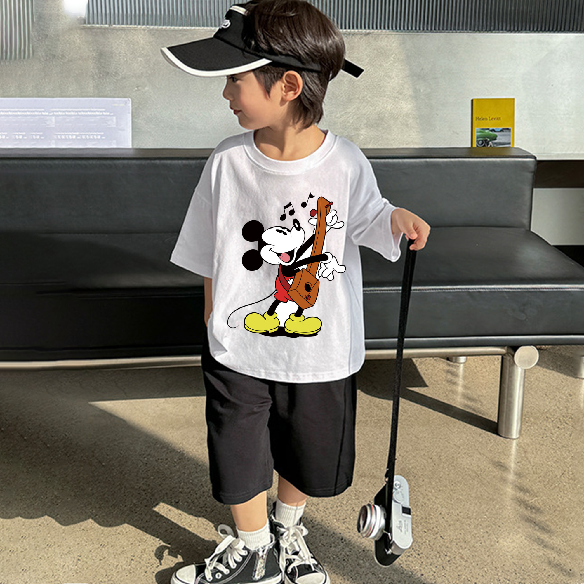 ミッキーマウス Mickey Mouse 綿100％キッズTシャツ（フロントプリント）