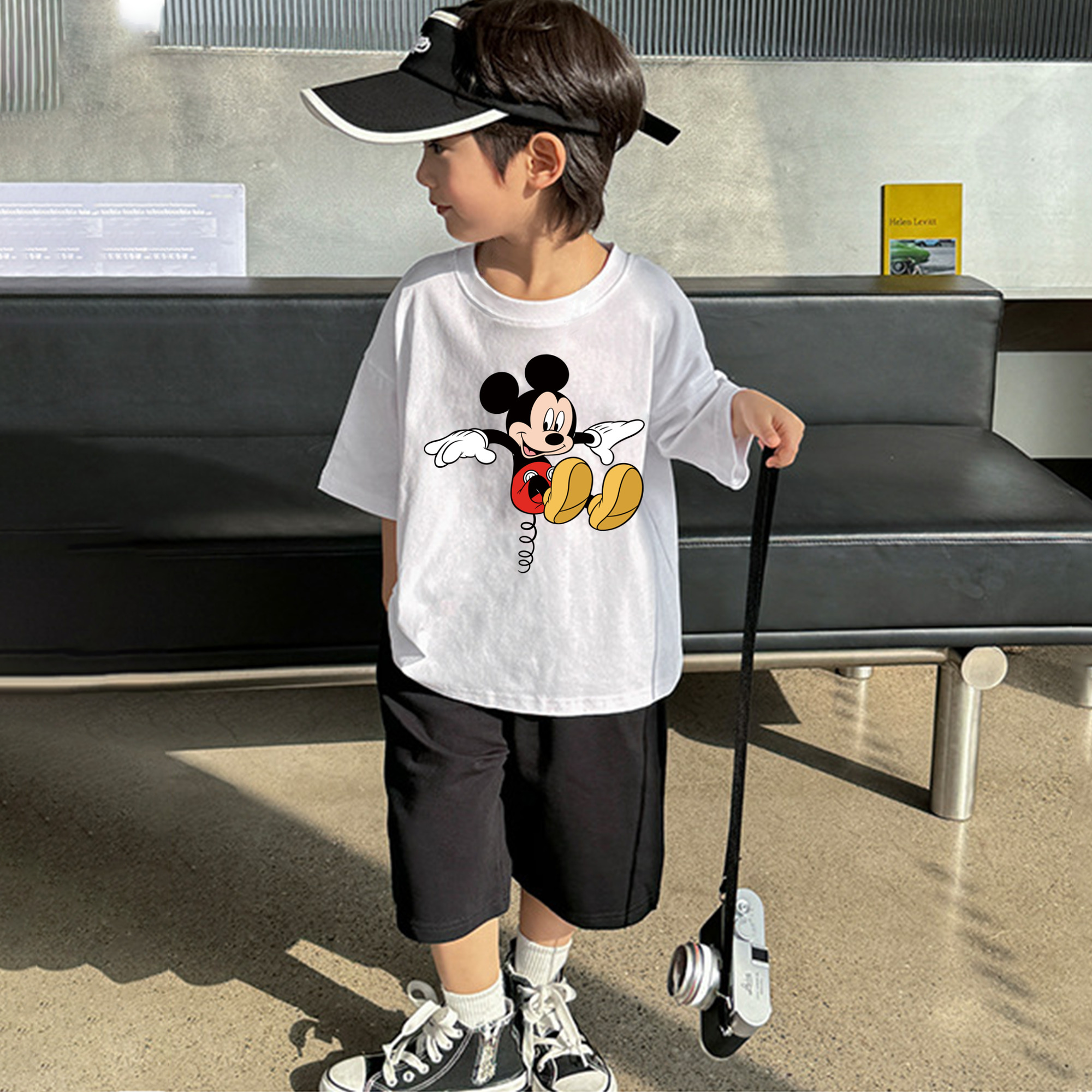 ミッキーマウス Mickey Mouse 綿100％キッズTシャツ（フロントプリント）