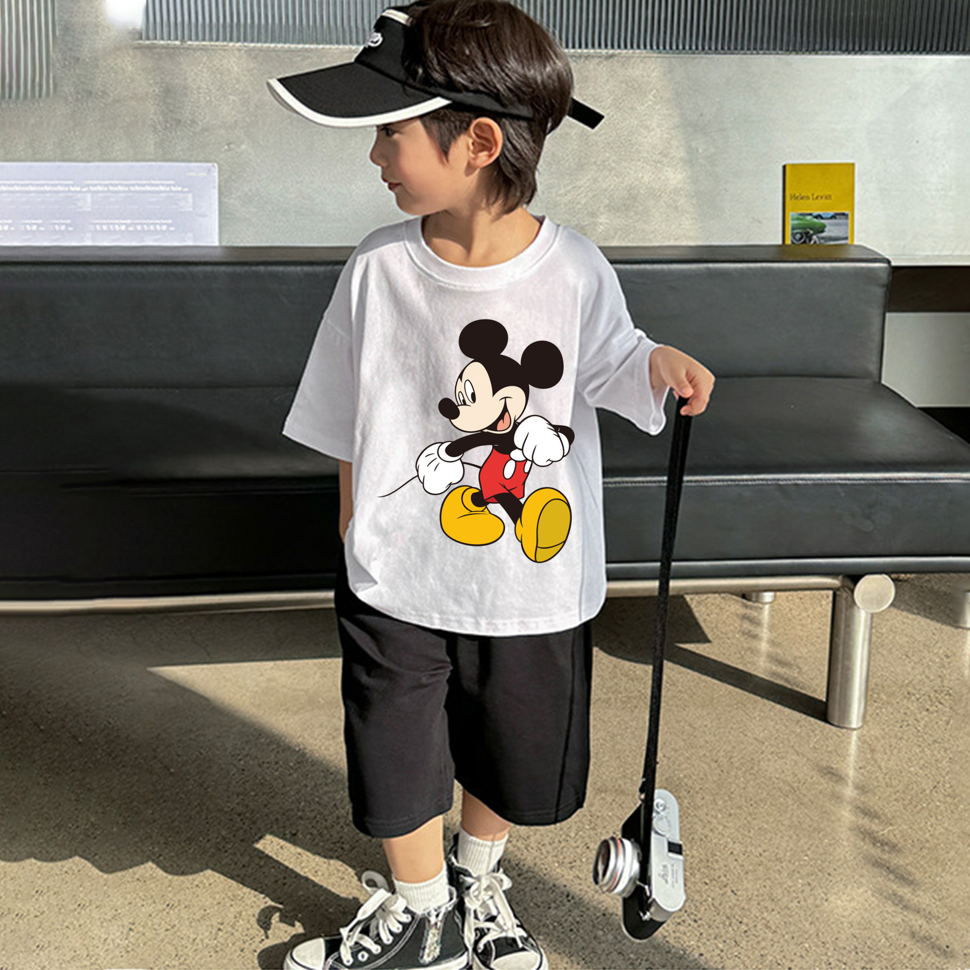 ミッキーマウス Mickey Mouse 綿100％キッズTシャツ（フロントプリント）