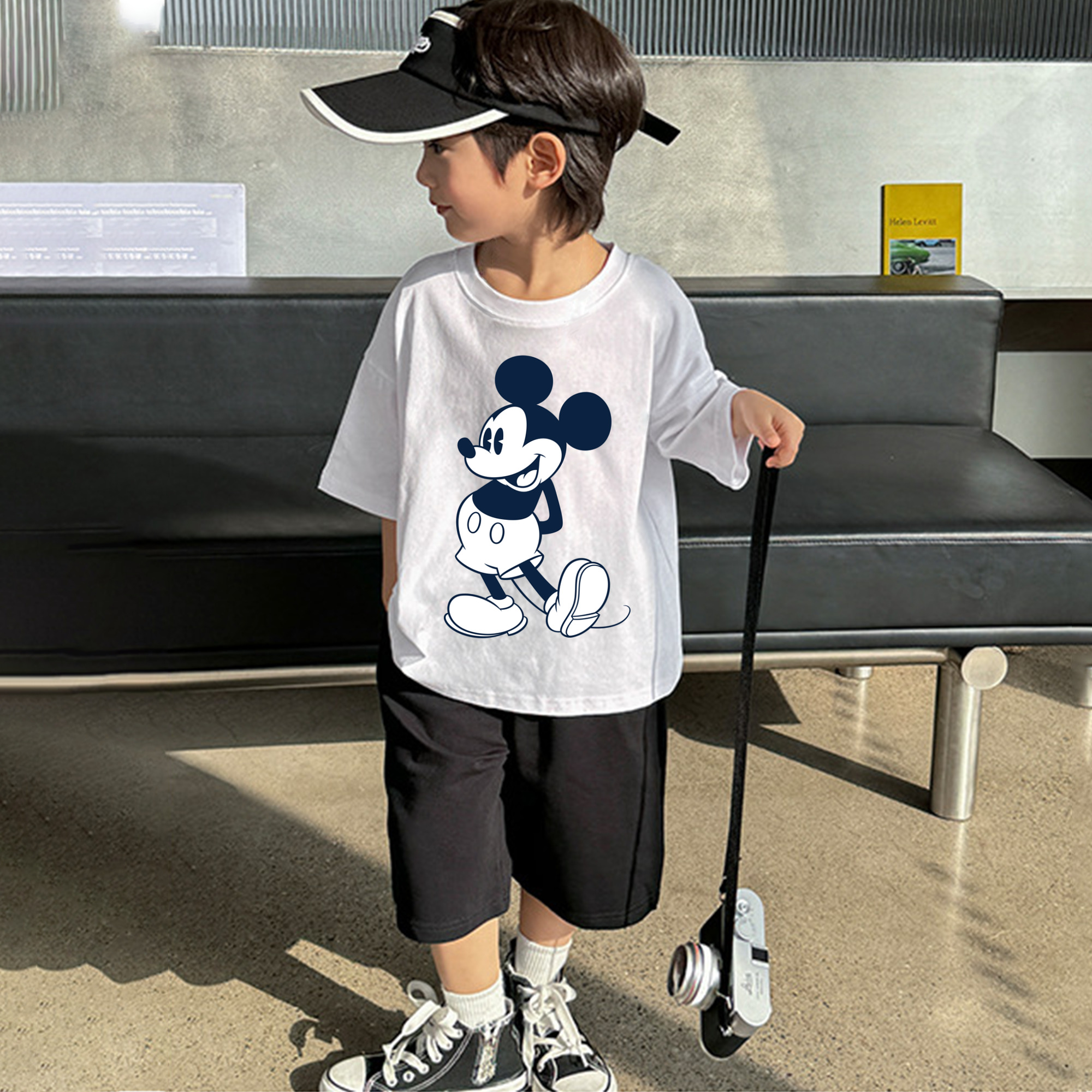 ミッキーマウス Mickey Mouse 綿100％キッズTシャツ（フロントプリント）