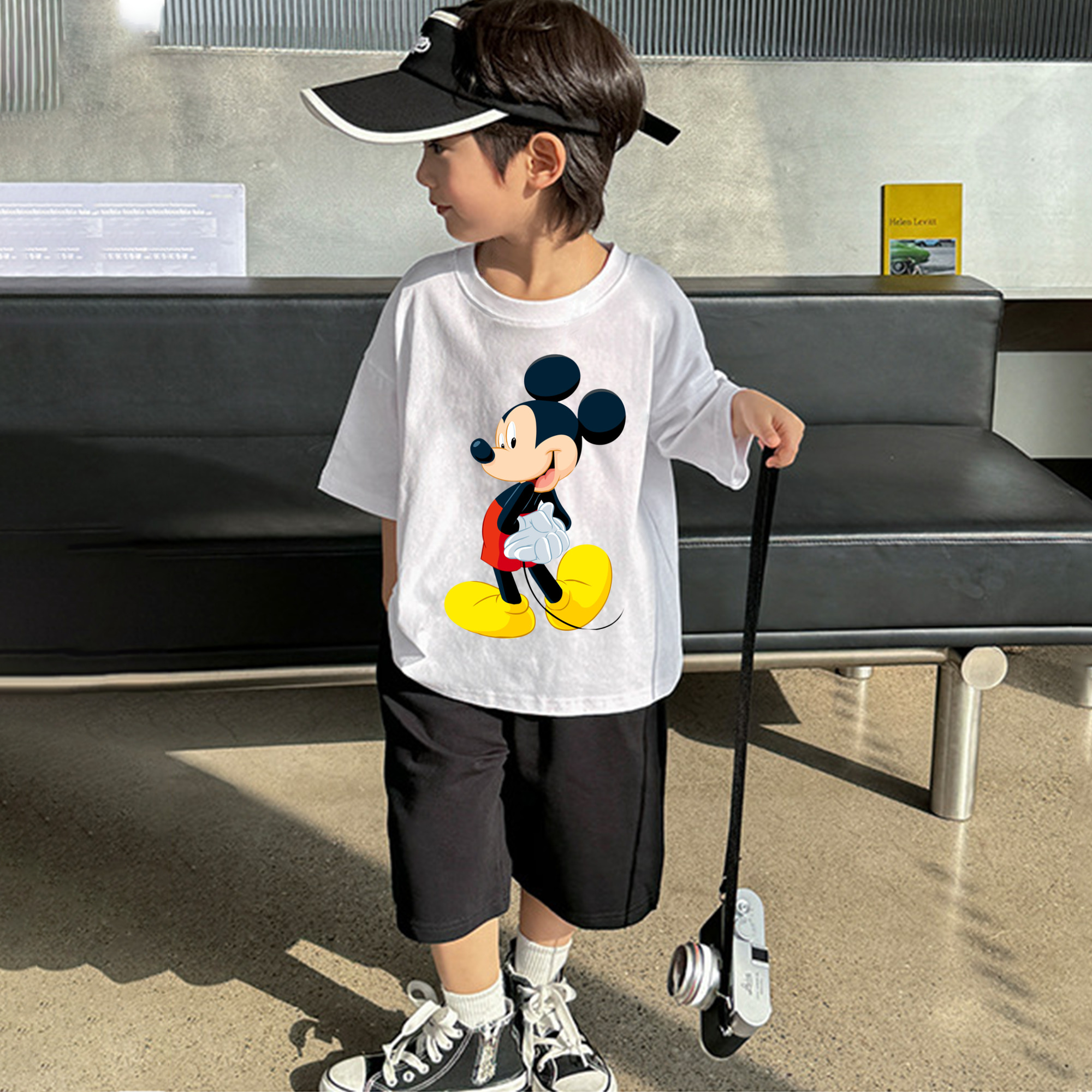 ミッキーマウス Mickey Mouse 綿100％キッズTシャツ（フロントプリント）