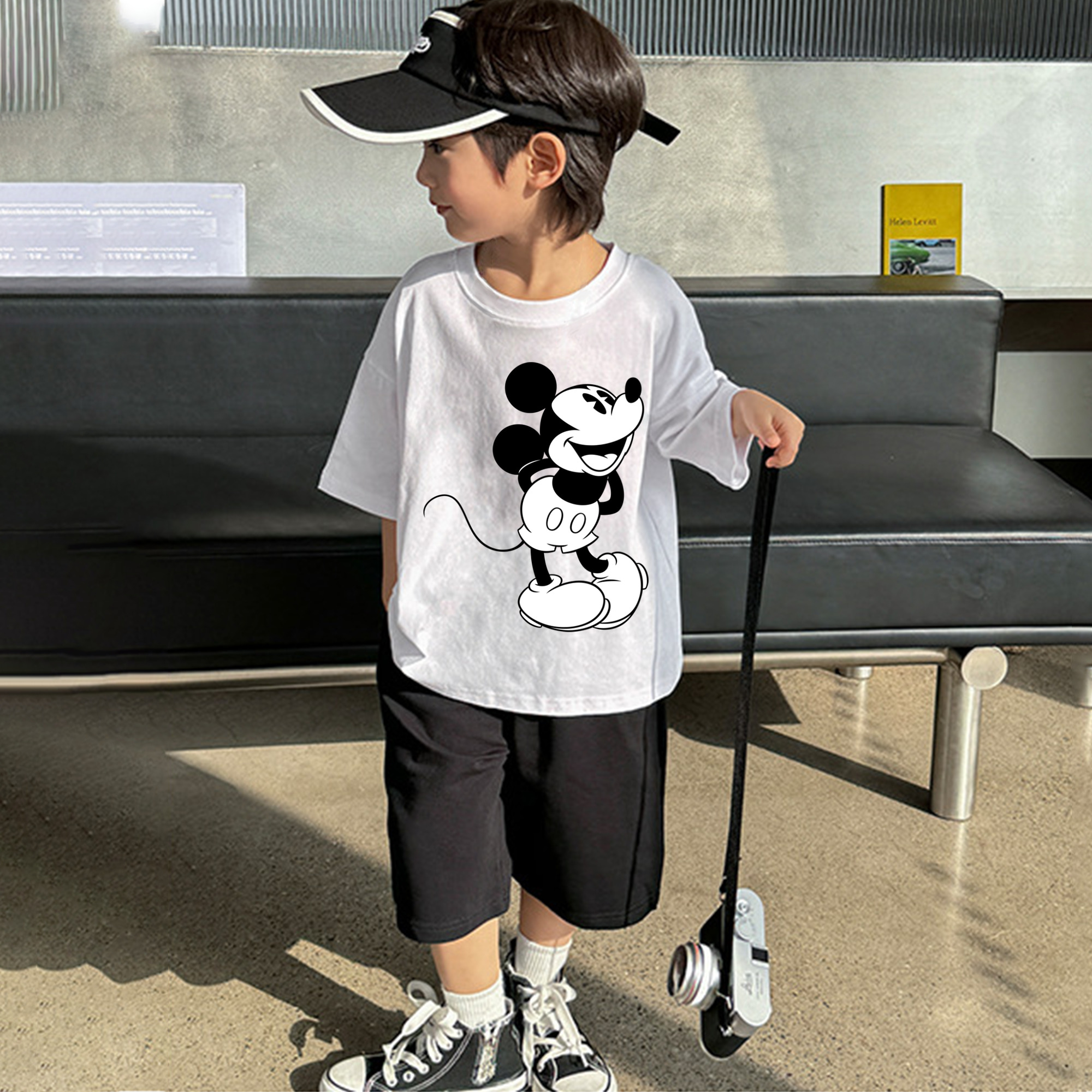 ミッキーマウス Mickey Mouse 綿100％キッズTシャツ（フロントプリント）