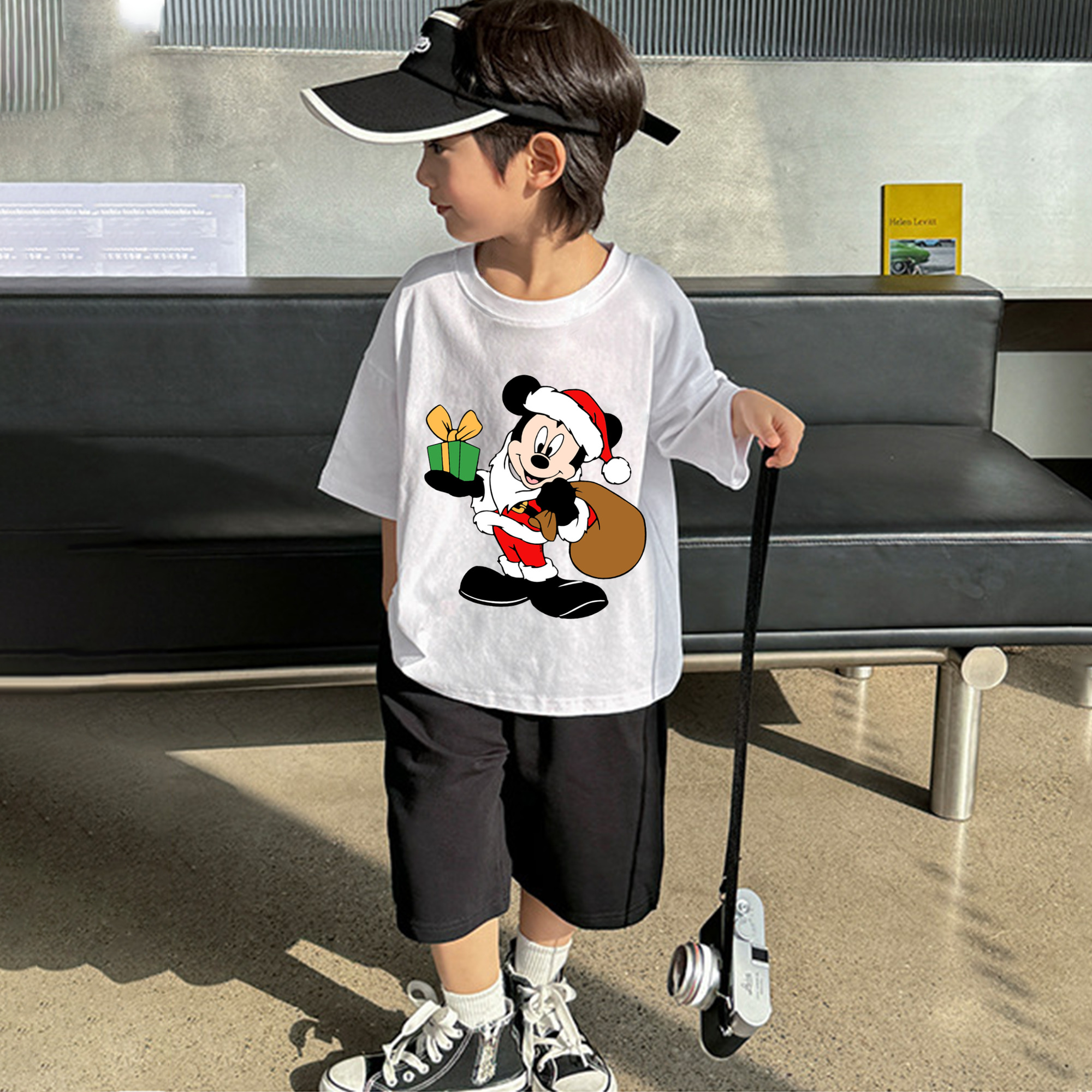 ミッキーマウス Mickey Mouse 綿100％キッズTシャツ（フロントプリント）