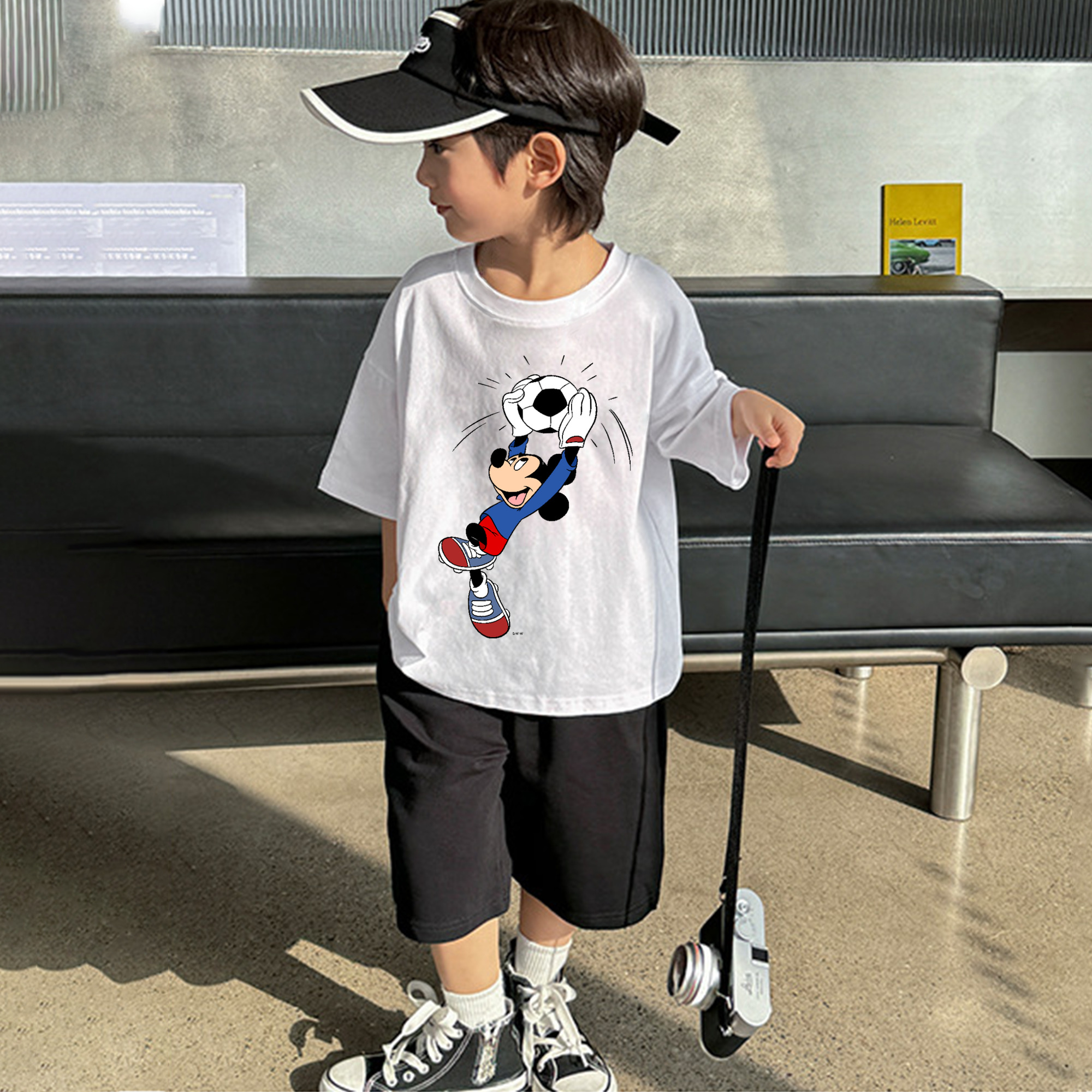 ミッキーマウス Mickey Mouse 綿100％キッズTシャツ（フロントプリント）