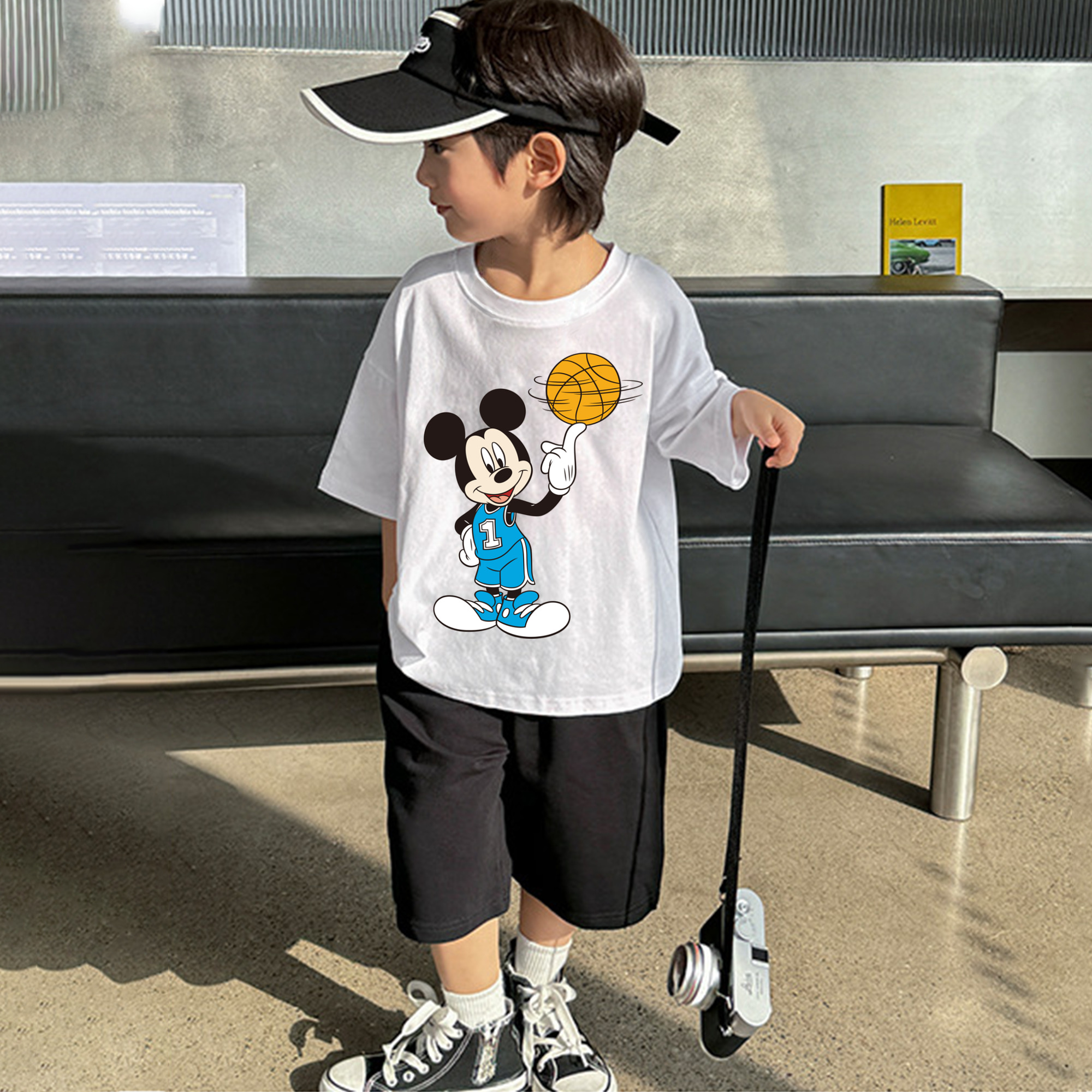 ミッキーマウス Mickey Mouse 綿100％キッズTシャツ（フロントプリント）