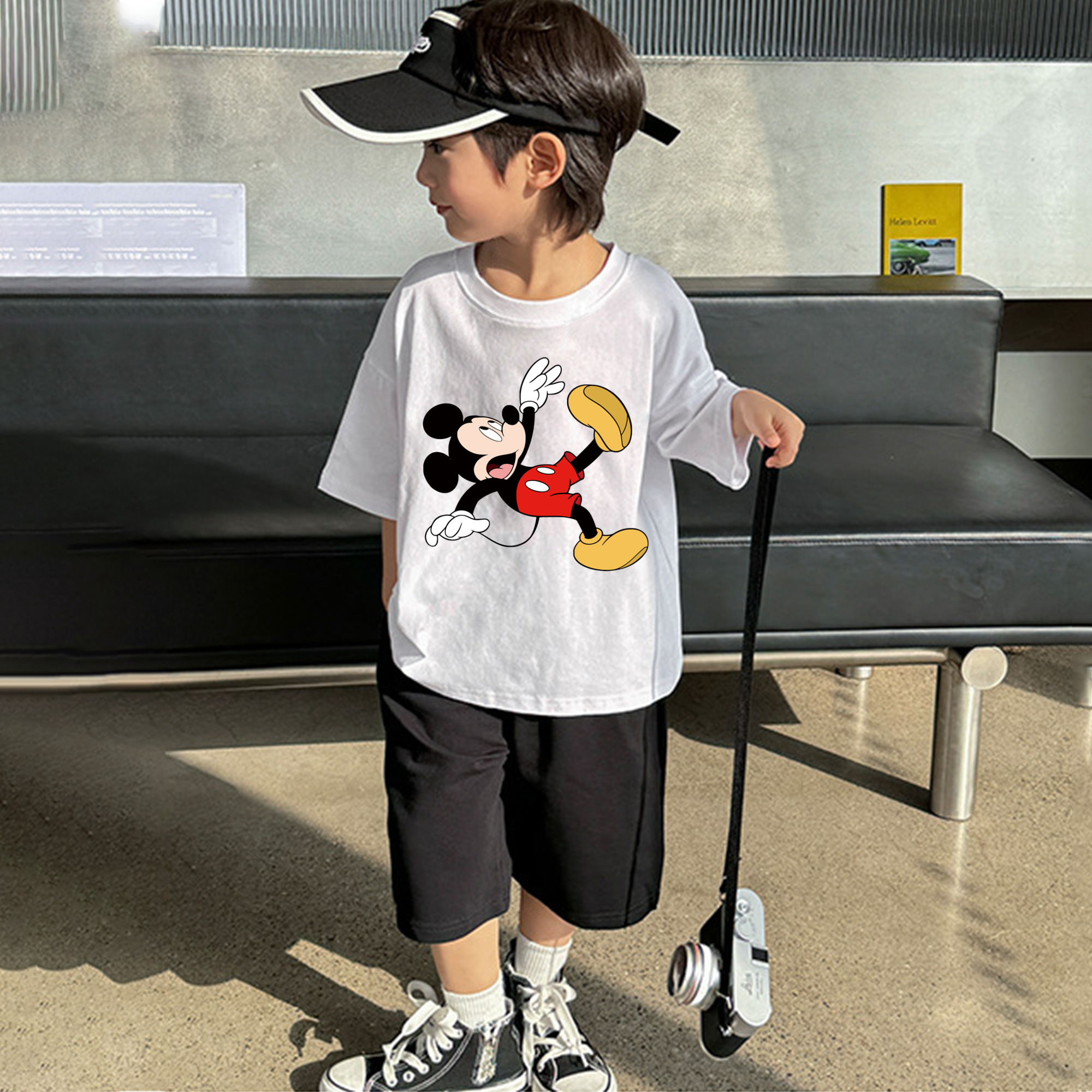 ミッキーマウス Mickey Mouse 綿100％キッズTシャツ（フロントプリント）