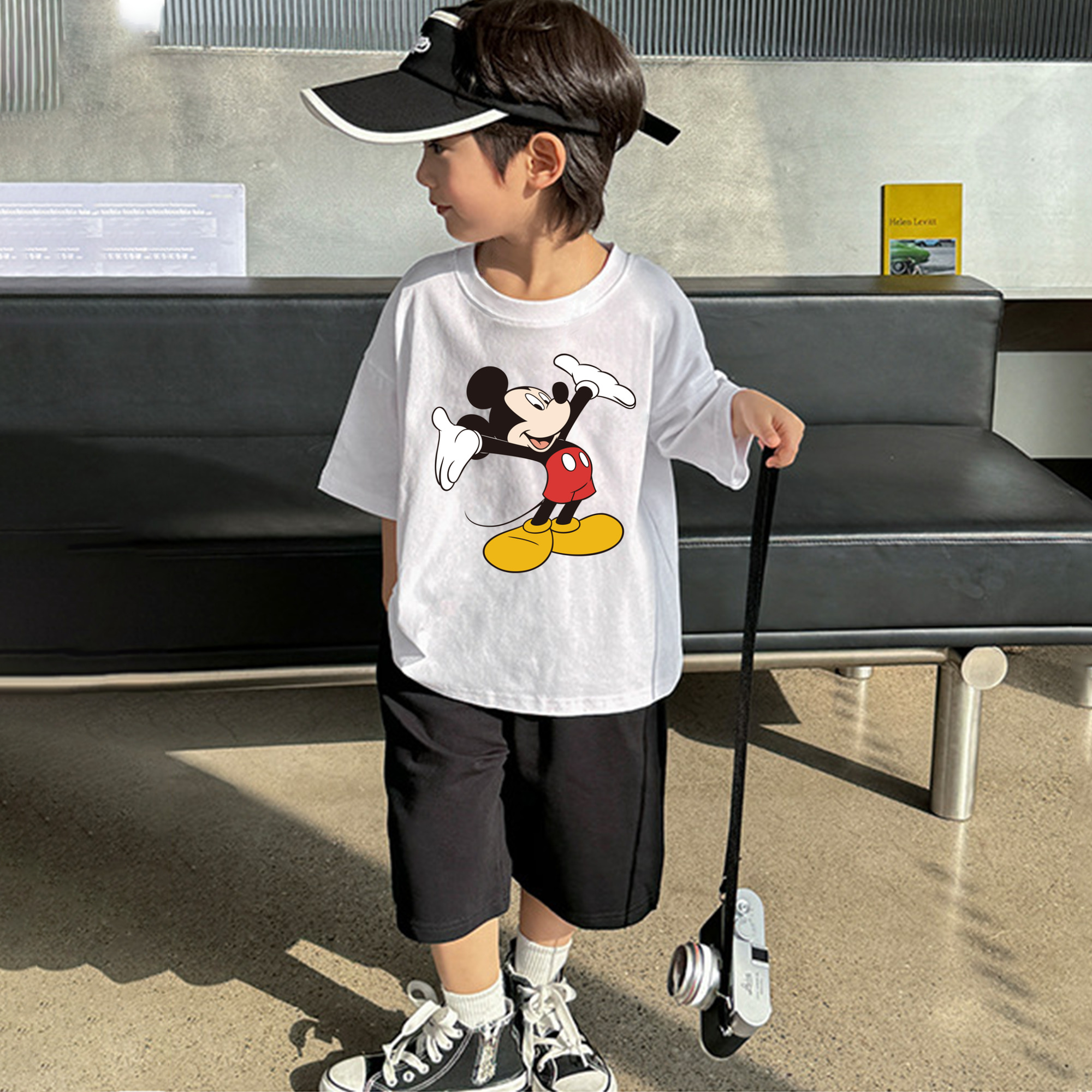 ミッキーマウス Mickey Mouse 綿100％キッズTシャツ（フロントプリント）