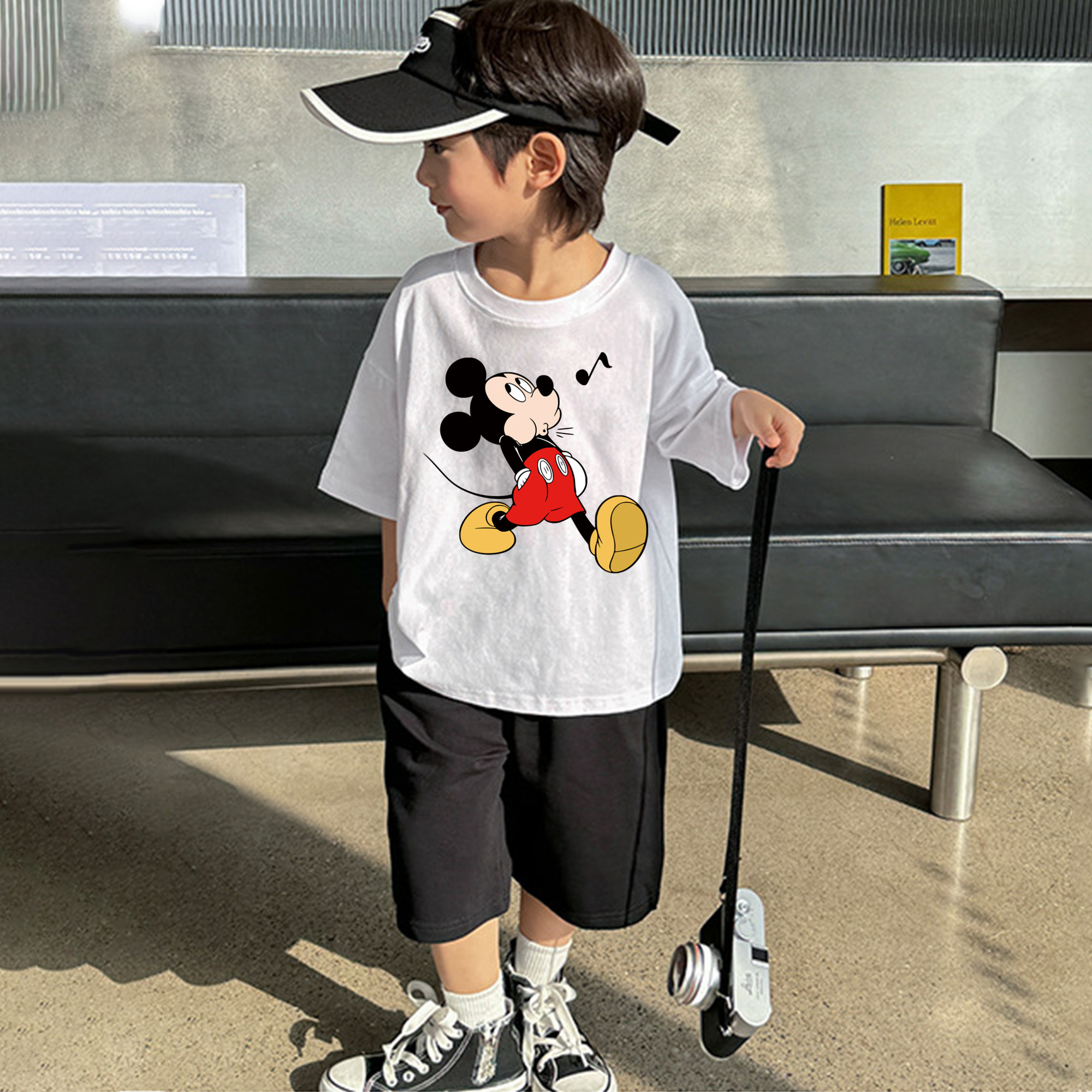 ミッキーマウス Mickey Mouse 綿100％キッズTシャツ（フロントプリント）