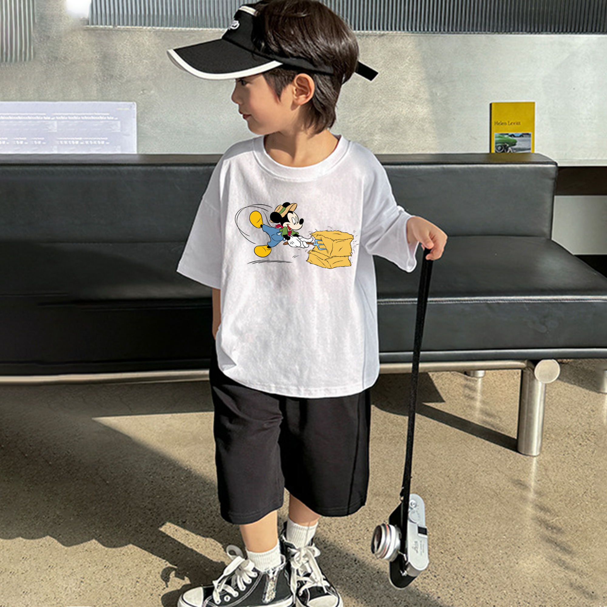 ミッキーマウス Mickey Mouse 綿100％キッズTシャツ（フロントプリント）