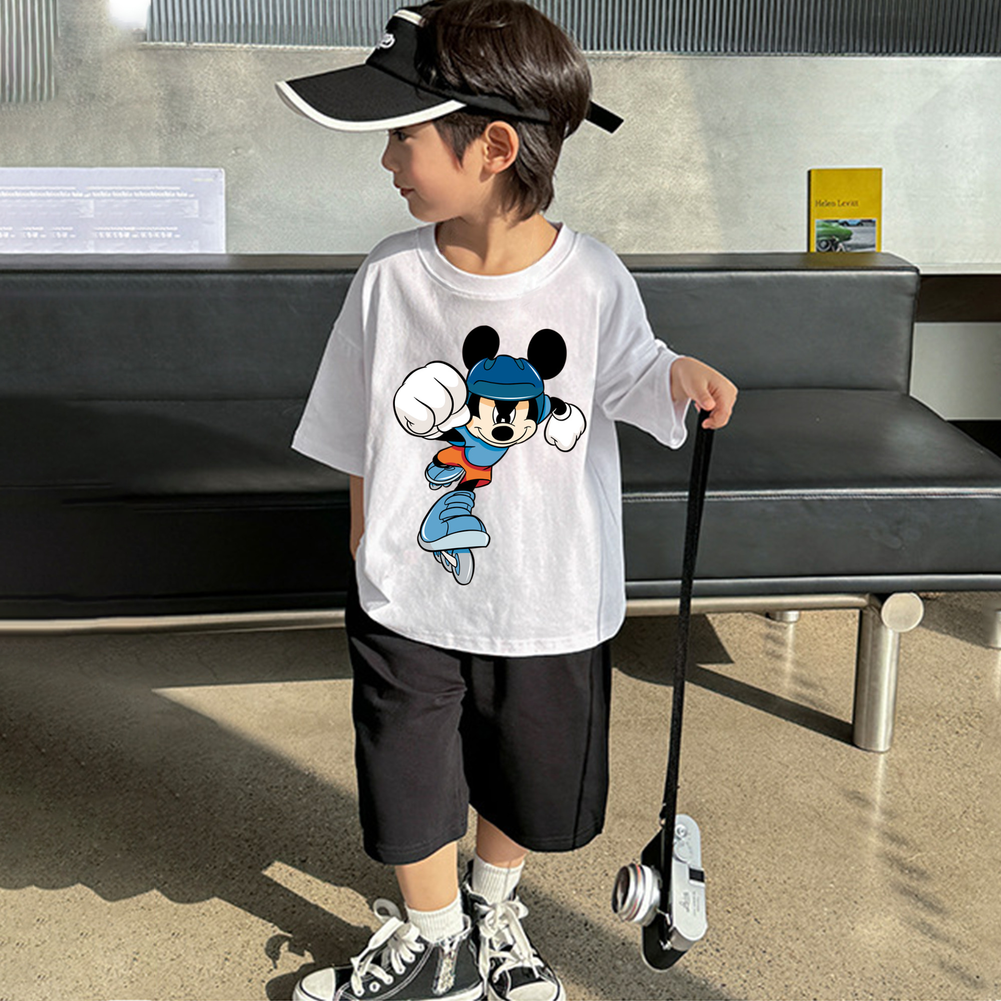 ミッキーマウス Mickey Mouse 綿100％キッズTシャツ（フロントプリント）