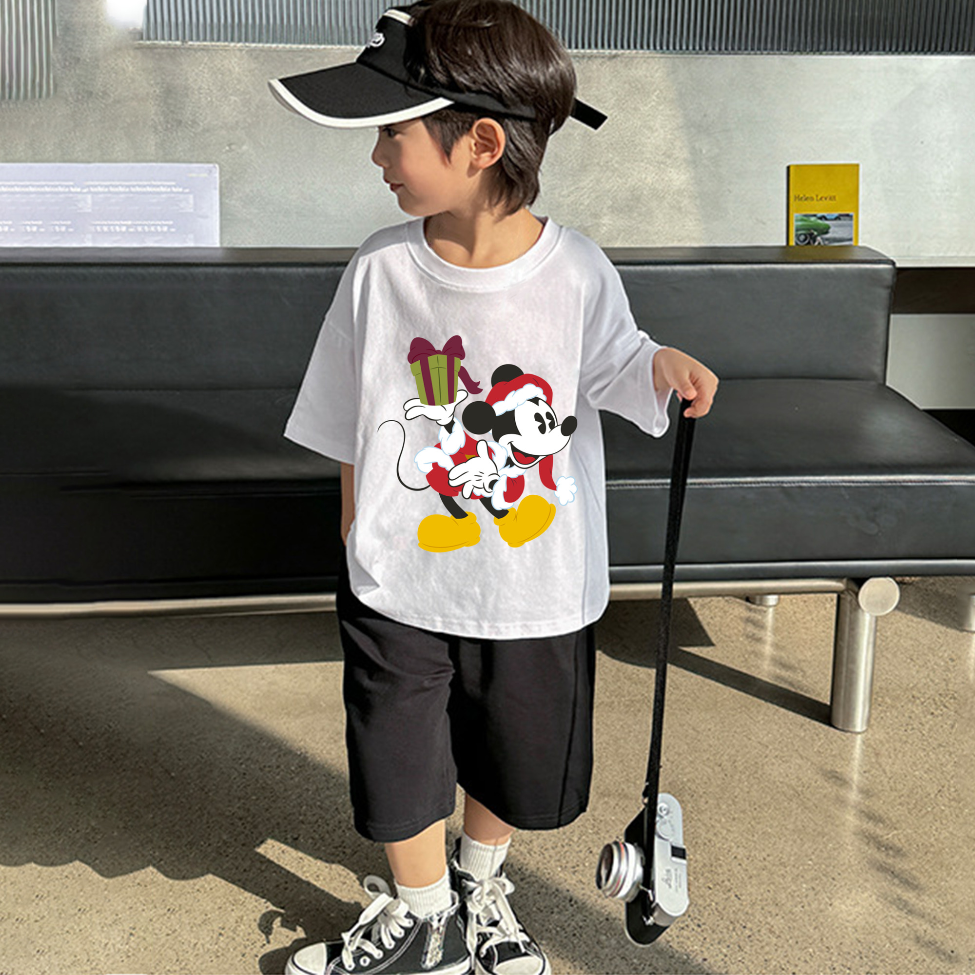 ミッキーマウス Mickey Mouse 綿100％キッズTシャツ（フロントプリント）