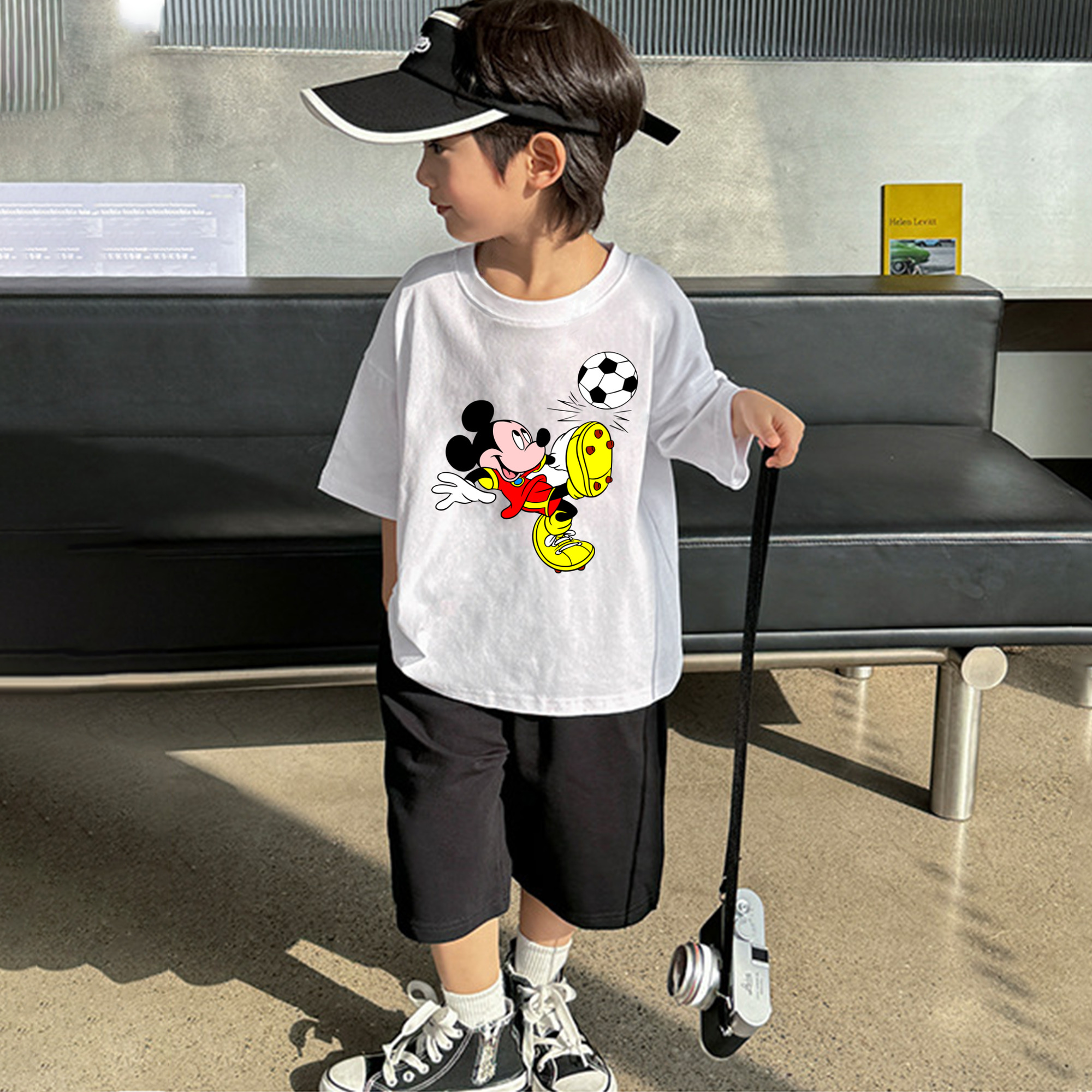 ミッキーマウス Mickey Mouse 綿100％キッズTシャツ（フロントプリント）