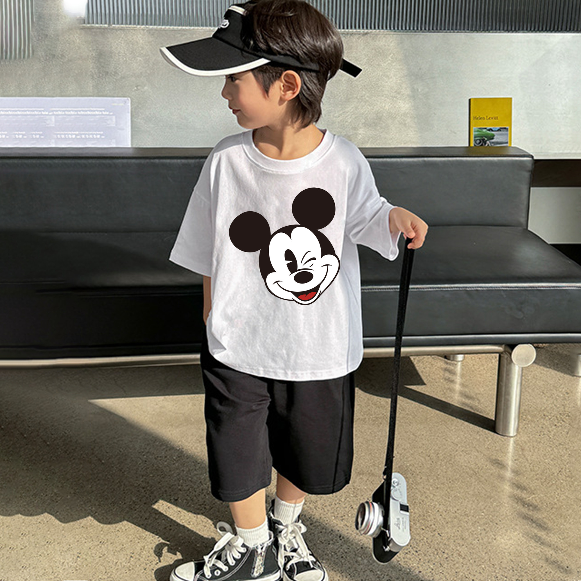 ミッキーマウス Mickey Mouse 綿100％キッズTシャツ（フロントプリント）