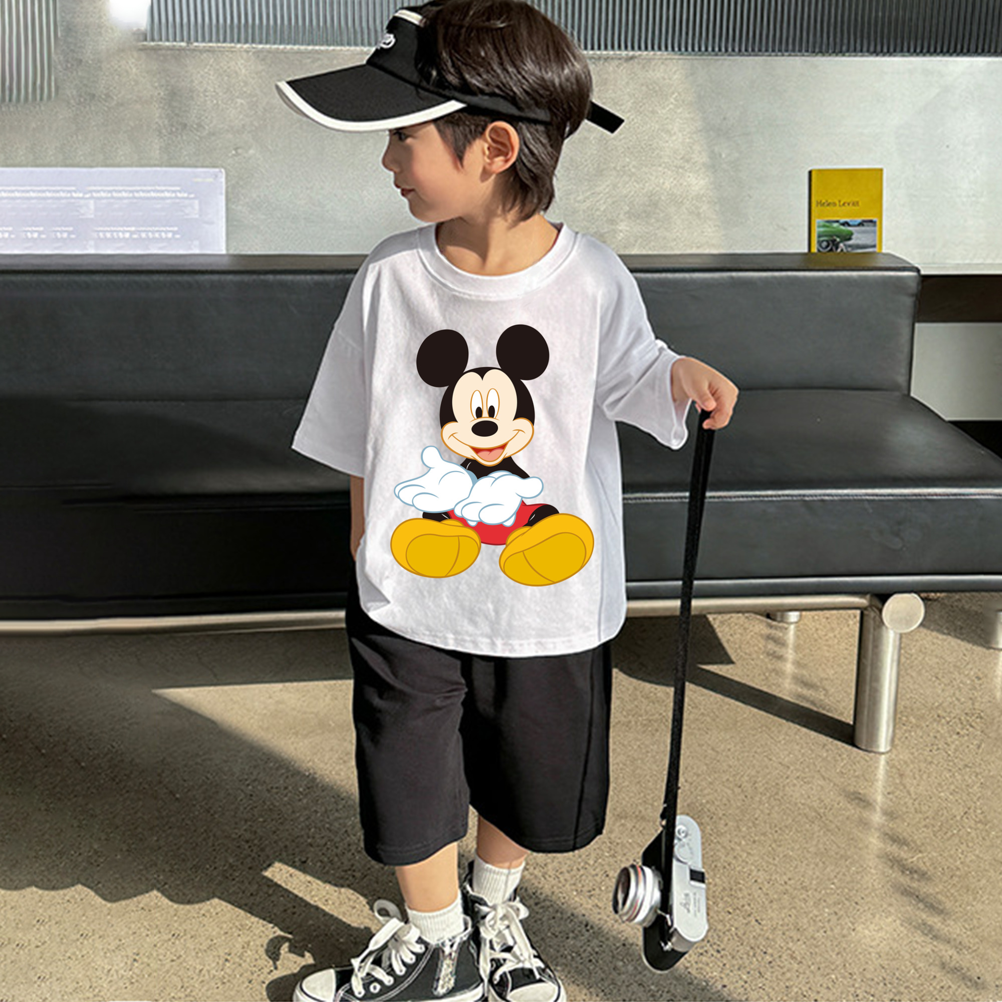 ミッキーマウス Mickey Mouse 綿100％キッズTシャツ（フロントプリント）