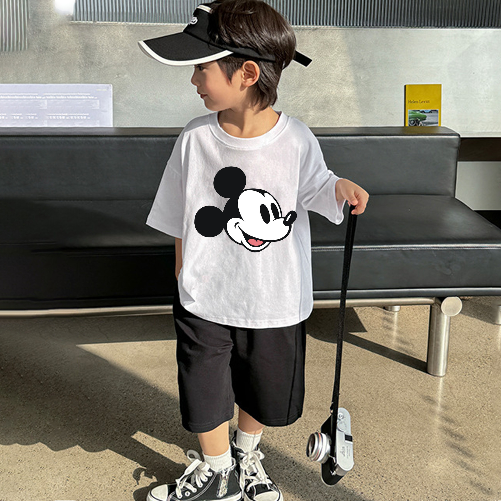 ミッキーマウス Mickey Mouse 綿100％キッズTシャツ（フロントプリント）