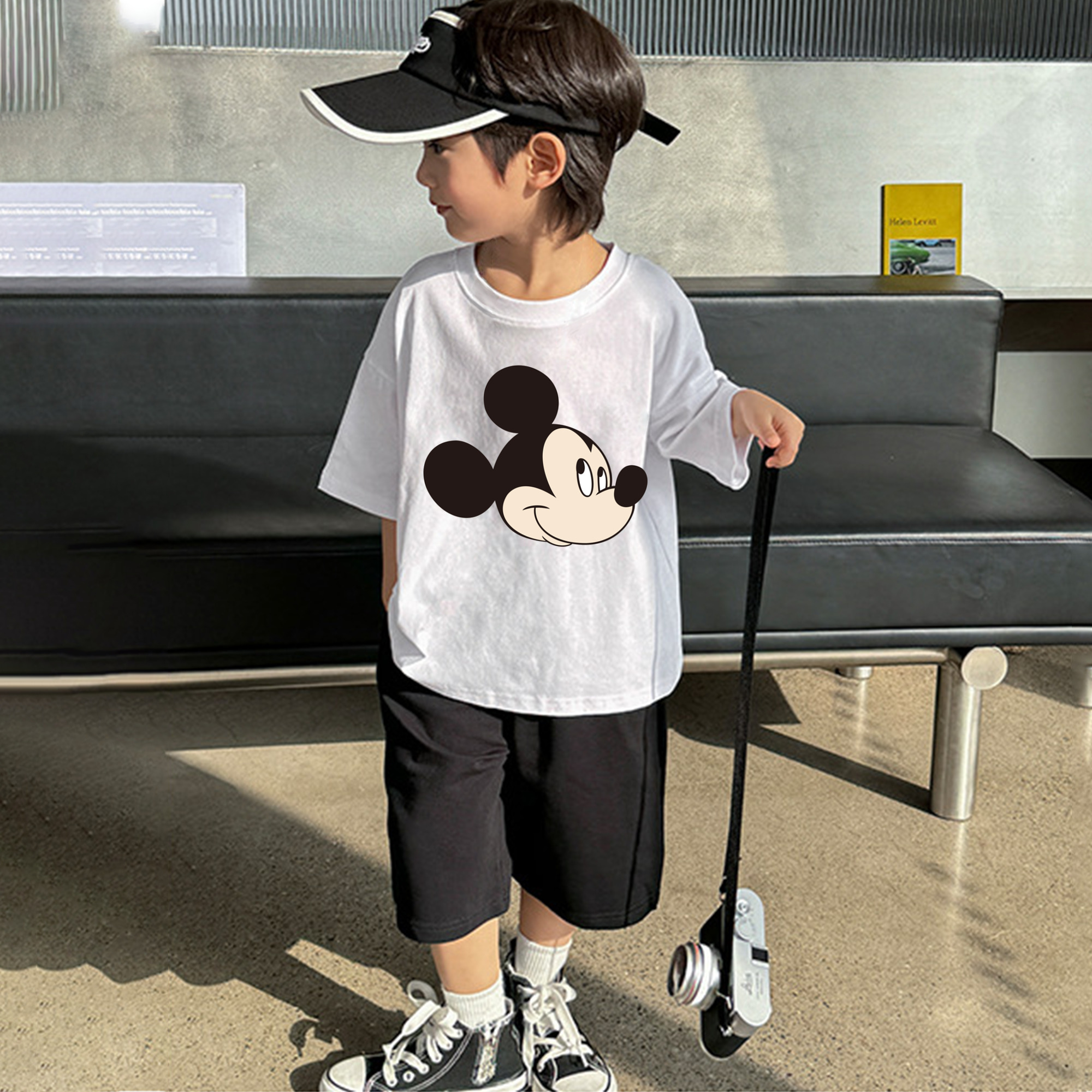 ミッキーマウス Mickey Mouse 綿100％キッズTシャツ（フロントプリント）