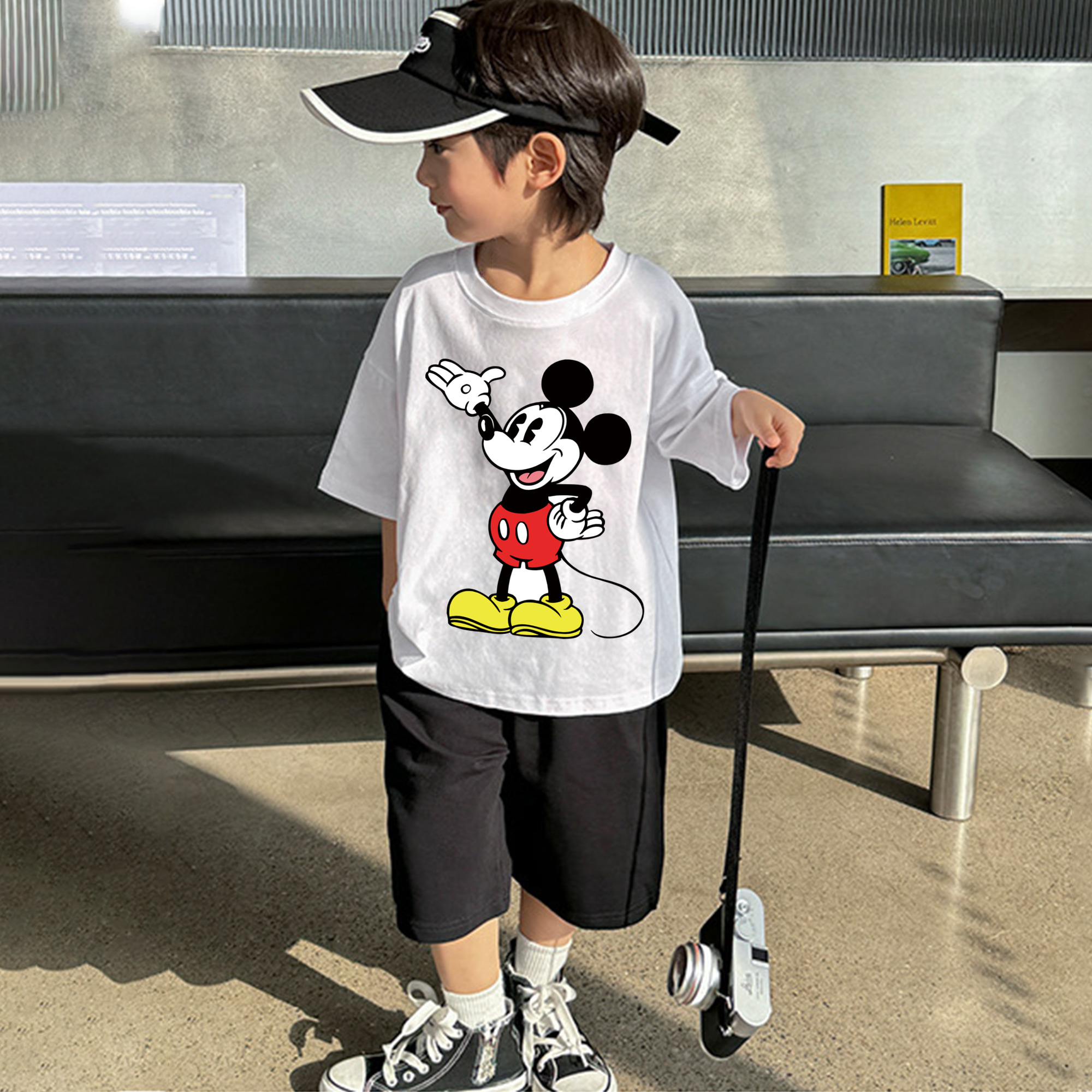 ミッキーマウス Mickey Mouse 綿100％キッズTシャツ（フロントプリント）