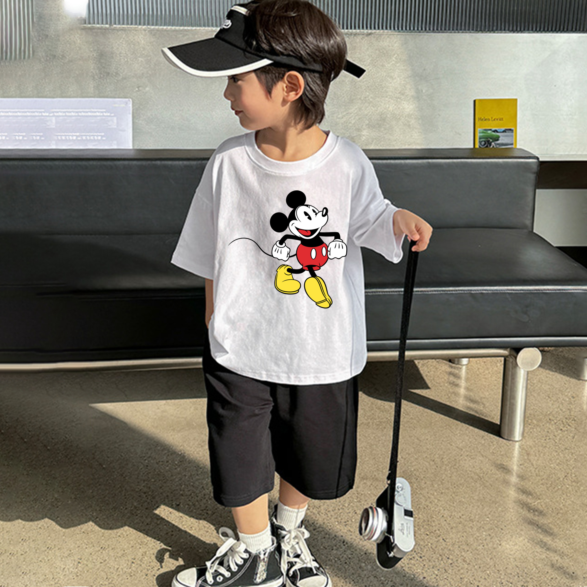 ミッキーマウス Mickey Mouse 綿100％キッズTシャツ（フロントプリント）