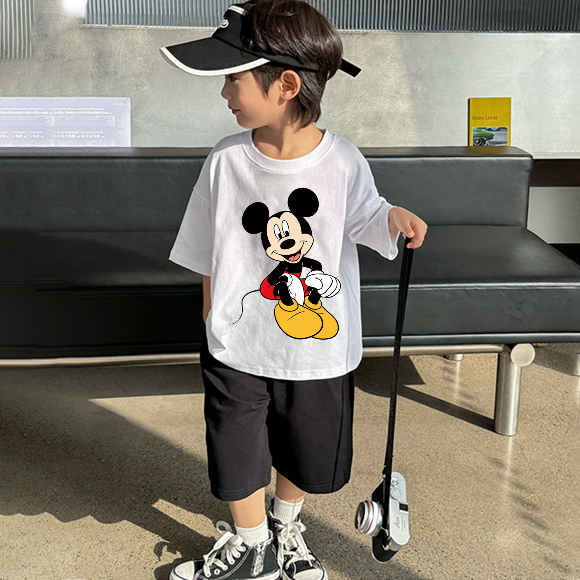 ミッキーマウス Mickey Mouse 綿100％キッズTシャツ（フロントプリント）