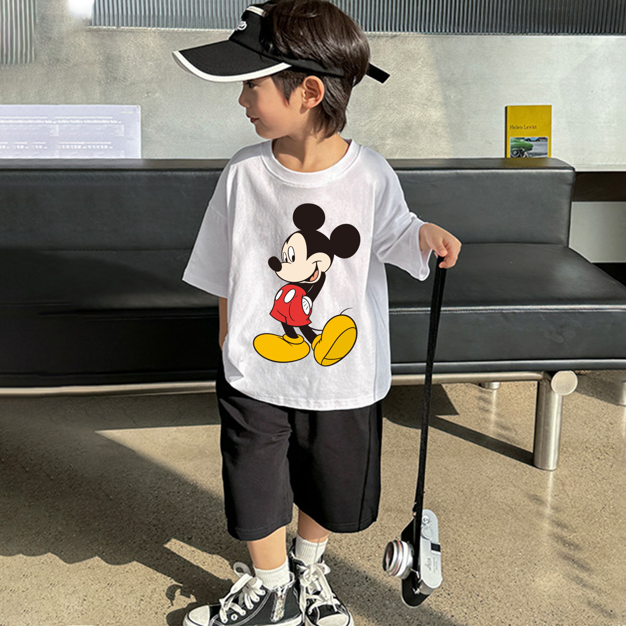 ミッキーマウス Mickey Mouse 綿100％キッズTシャツ（フロントプリント）