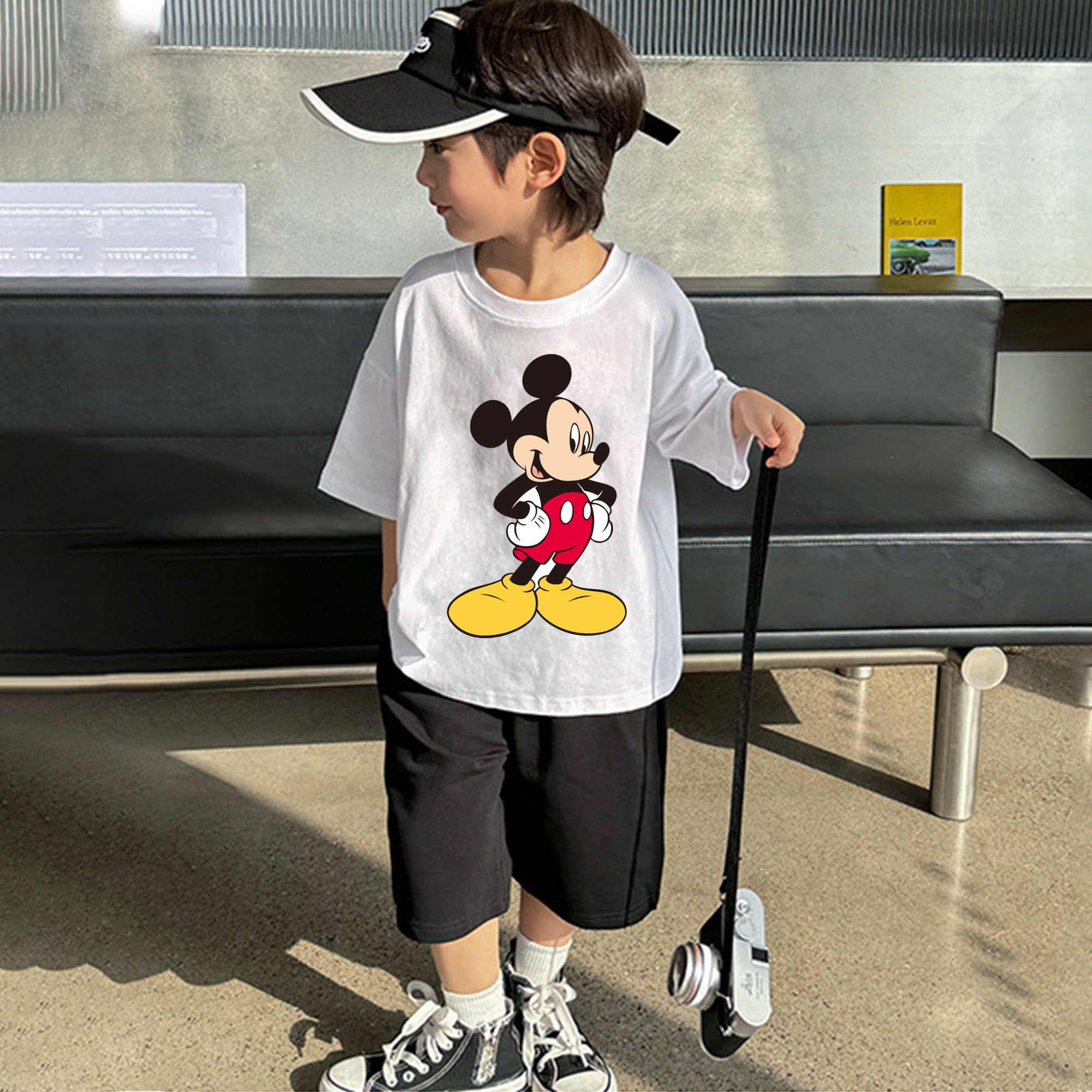 ミッキーマウス Mickey Mouse 綿100％キッズTシャツ（フロントプリント）