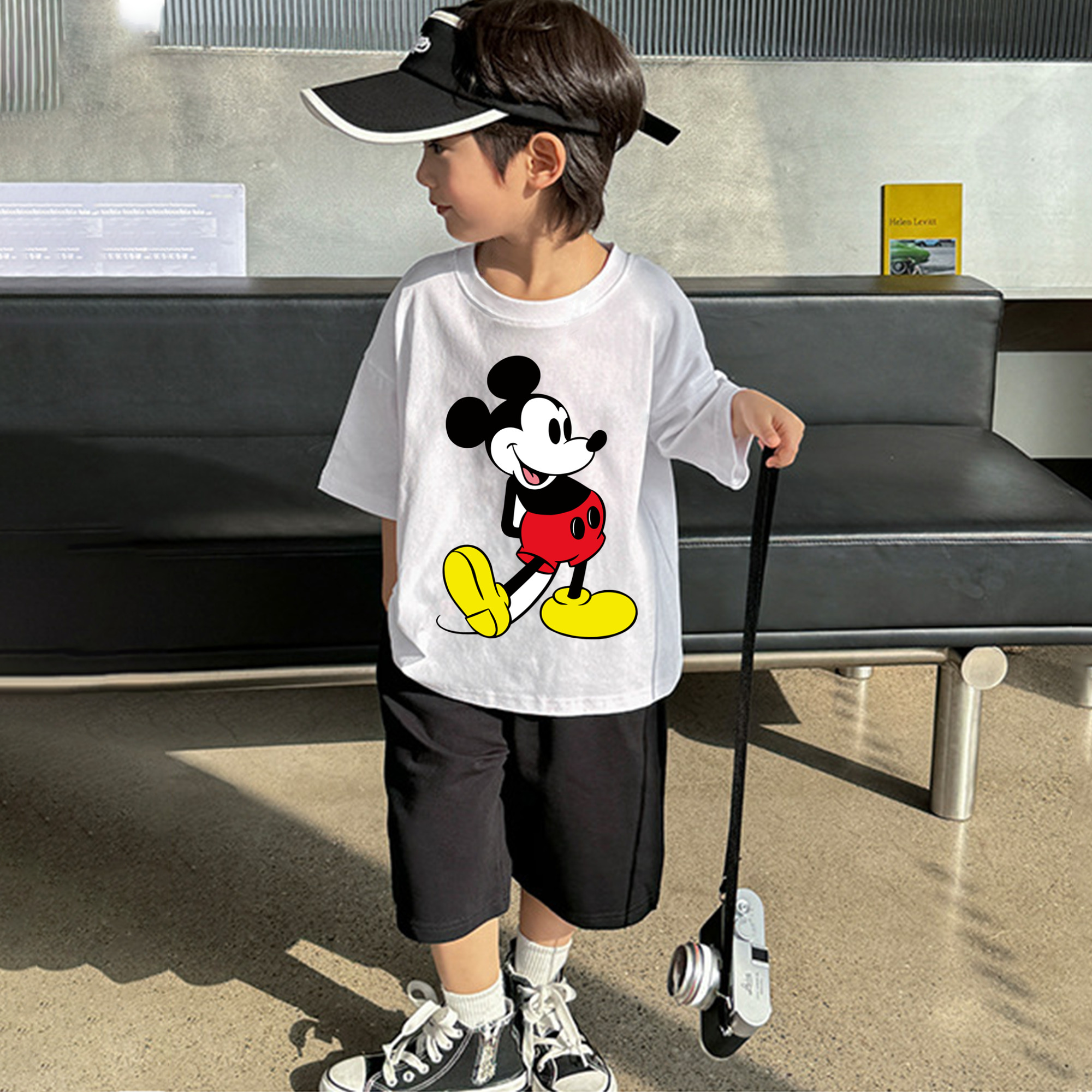 ミッキーマウス Mickey Mouse 綿100％キッズTシャツ（フロントプリント）