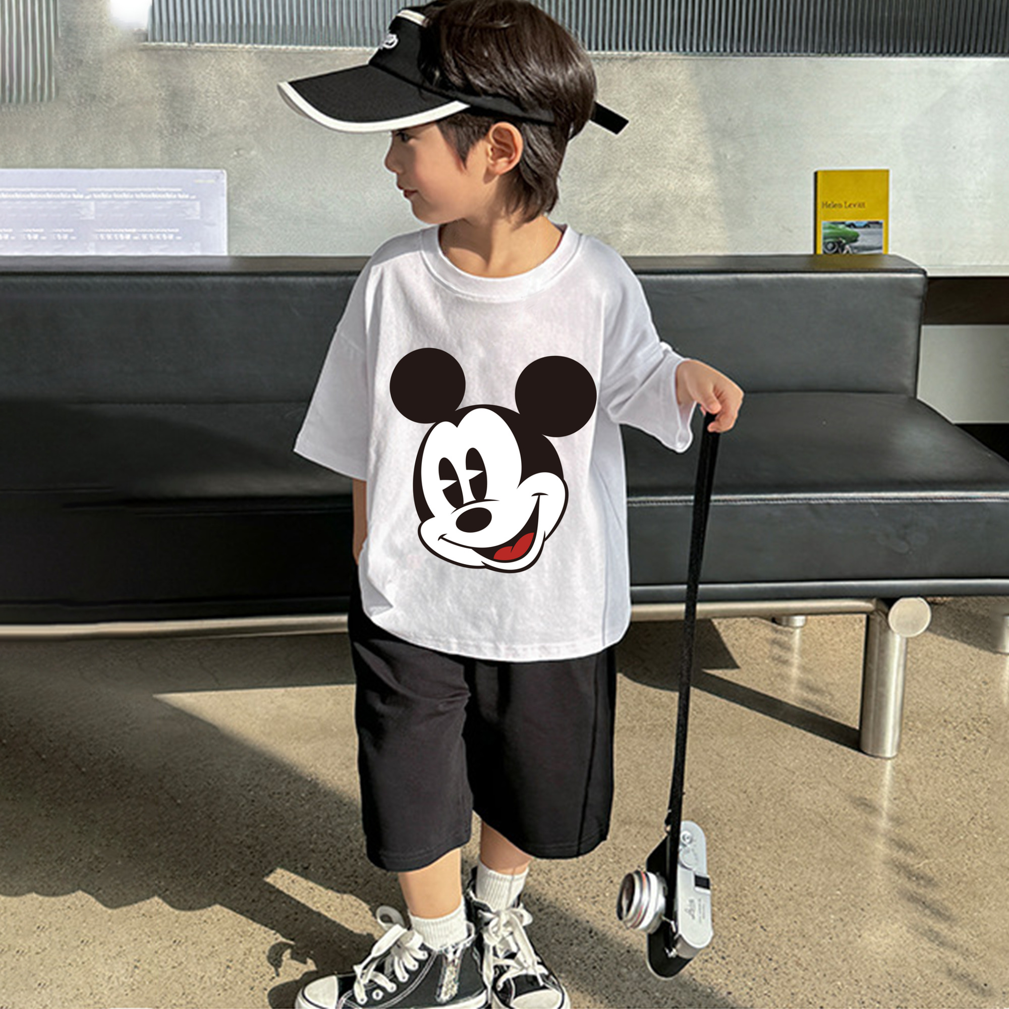 ミッキーマウス Mickey Mouse 綿100％キッズTシャツ（フロントプリント）