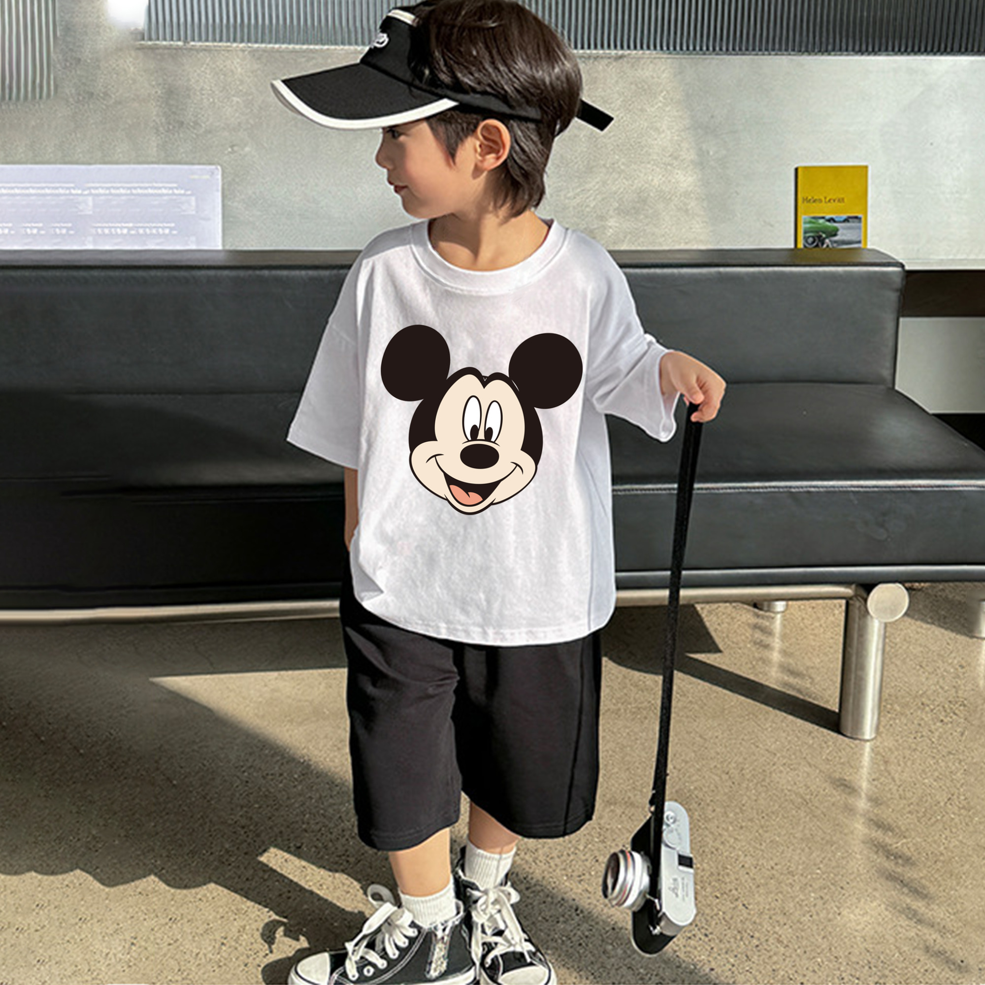 ミッキーマウス Mickey Mouse 綿100％キッズTシャツ（フロントプリント）