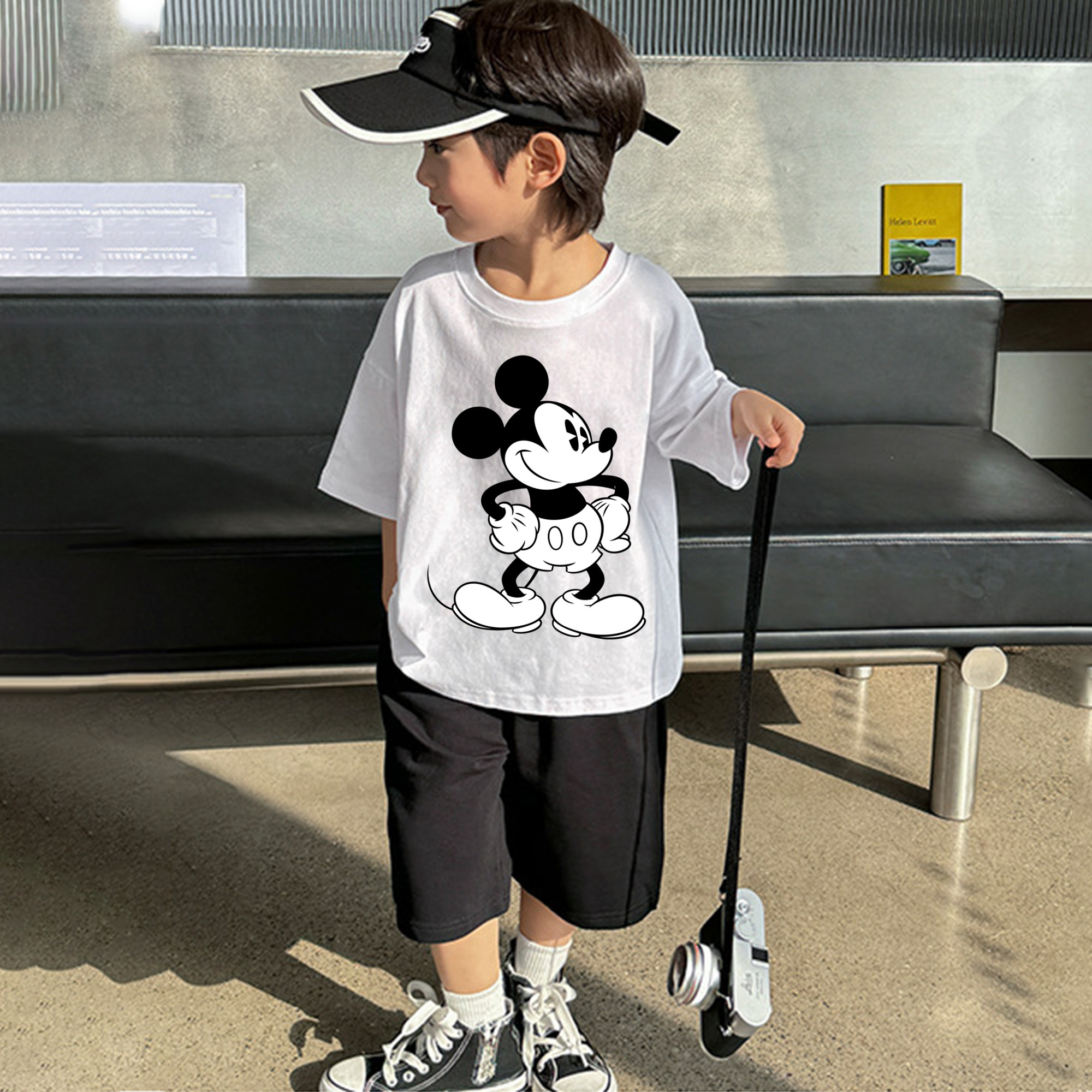 ミッキーマウス Mickey Mouse 綿100％キッズTシャツ（フロントプリント）