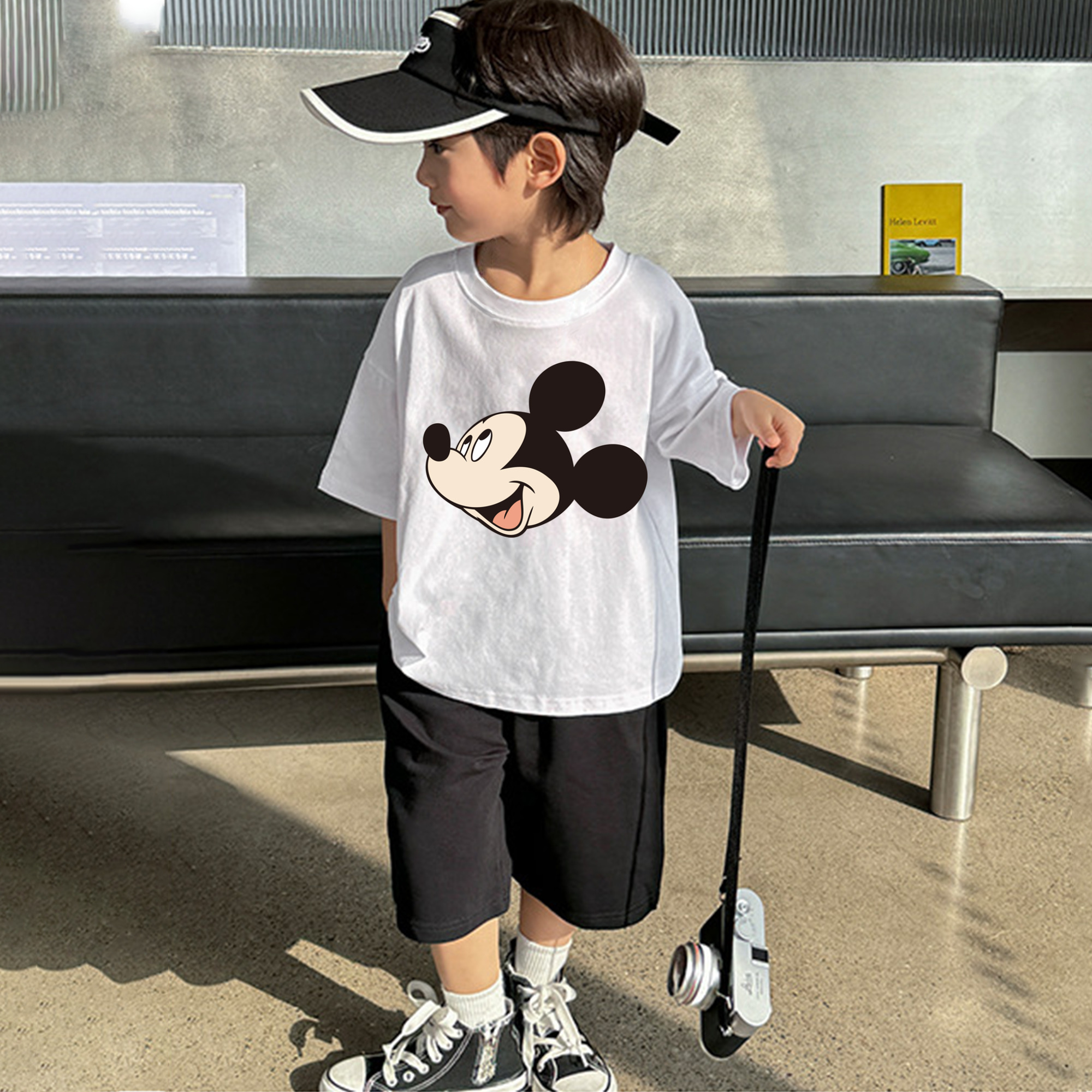 ミッキーマウス Mickey Mouse 綿100％キッズTシャツ（フロントプリント）