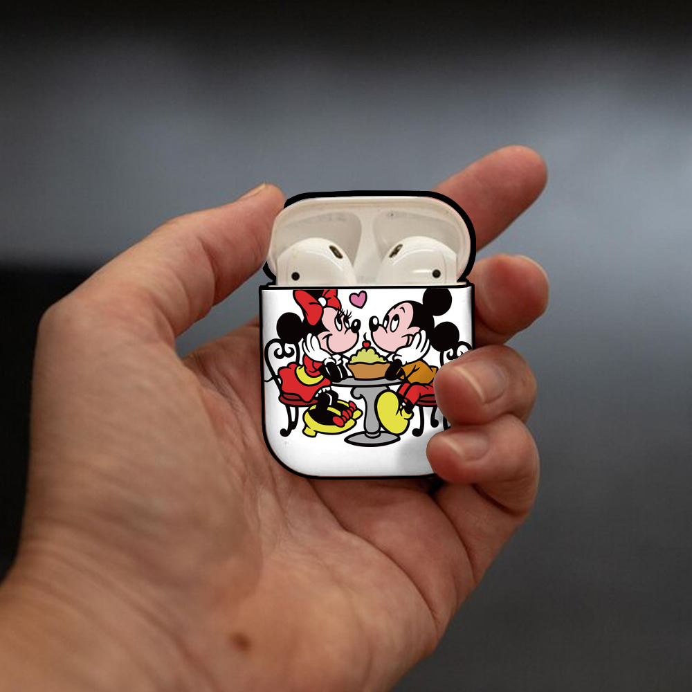 ミッキーマウス Mickey Mouse AirPods 第2世代保護ケース ハードシェル ブラック 耐衝撃・防指紋・カラビナ付き