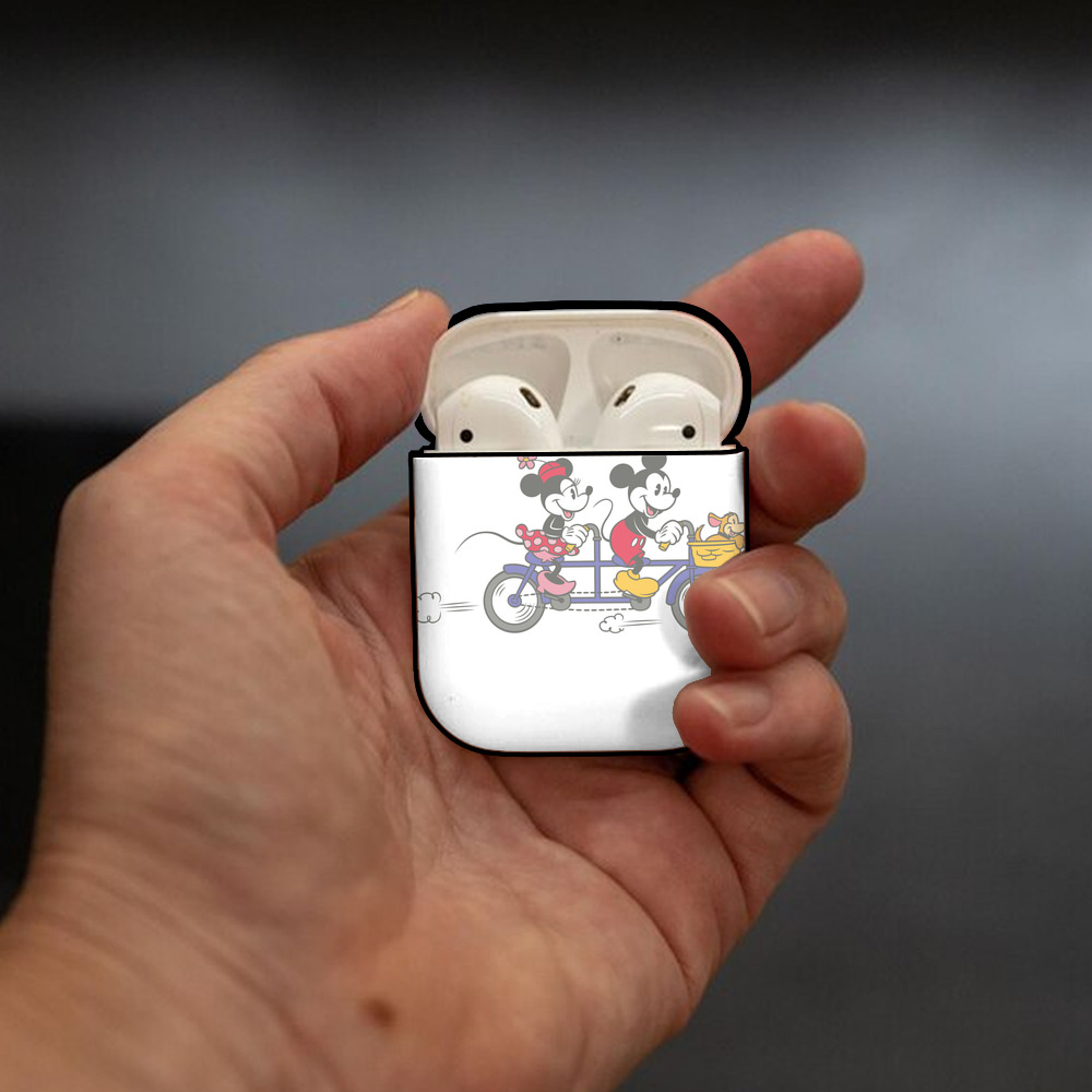 ミッキーマウス Mickey Mouse AirPods 第2世代保護ケース ハードシェル ブラック 耐衝撃・防指紋・カラビナ付き