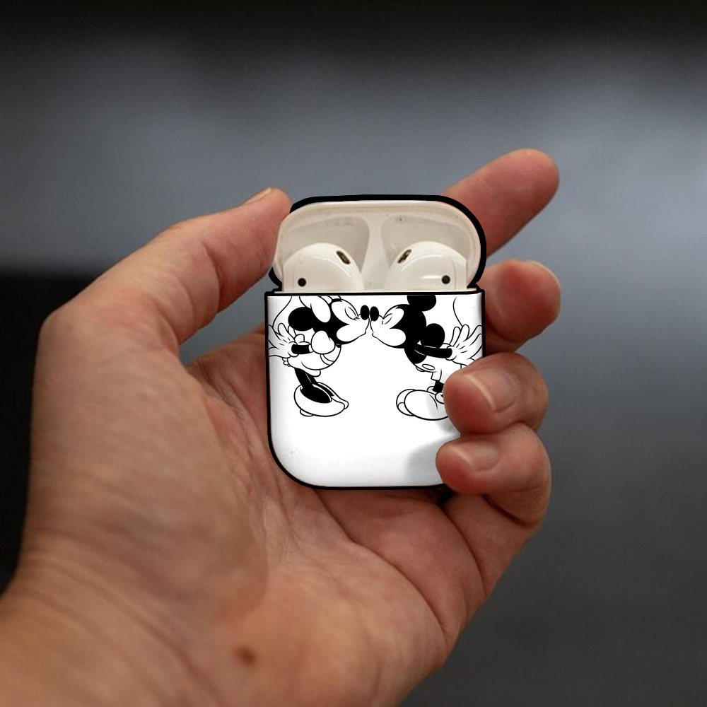 ミッキーマウス Mickey Mouse AirPods 第2世代保護ケース ハードシェル ブラック 耐衝撃・防指紋・カラビナ付き