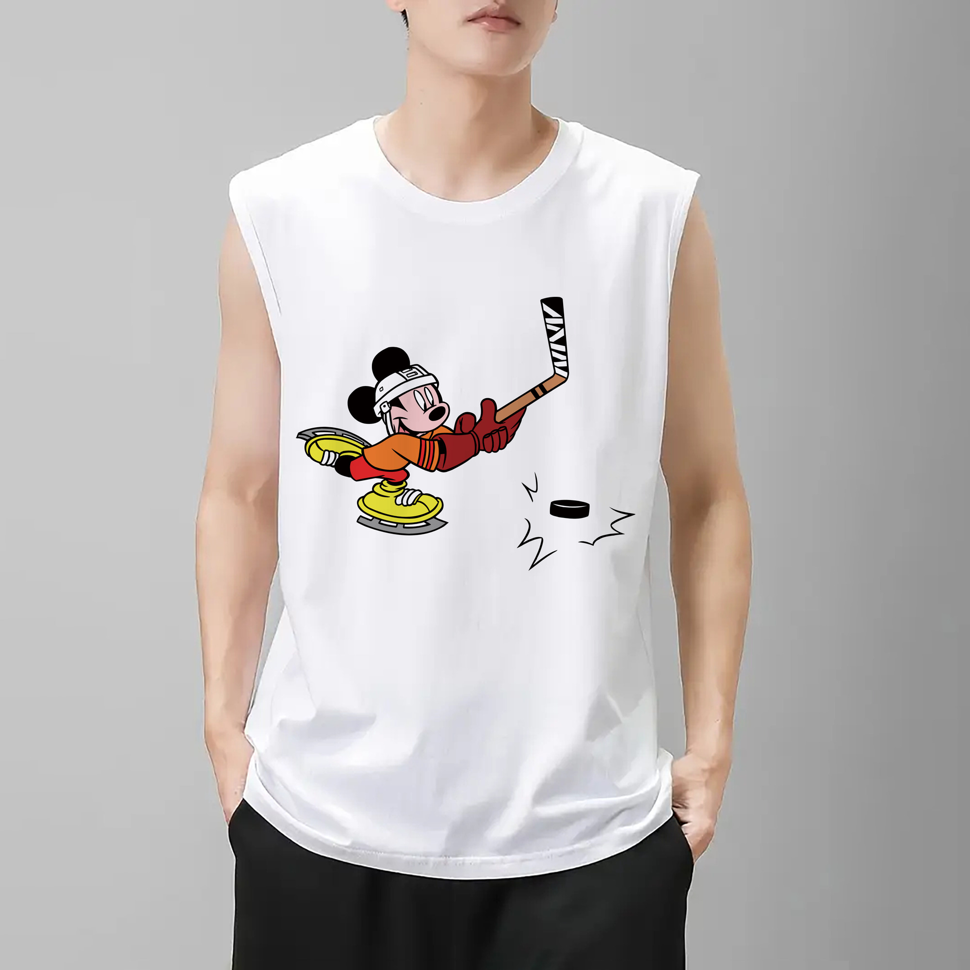 ミッキーマウス Mickey Mouse コットン100％タンクトップ（フロントプリント）