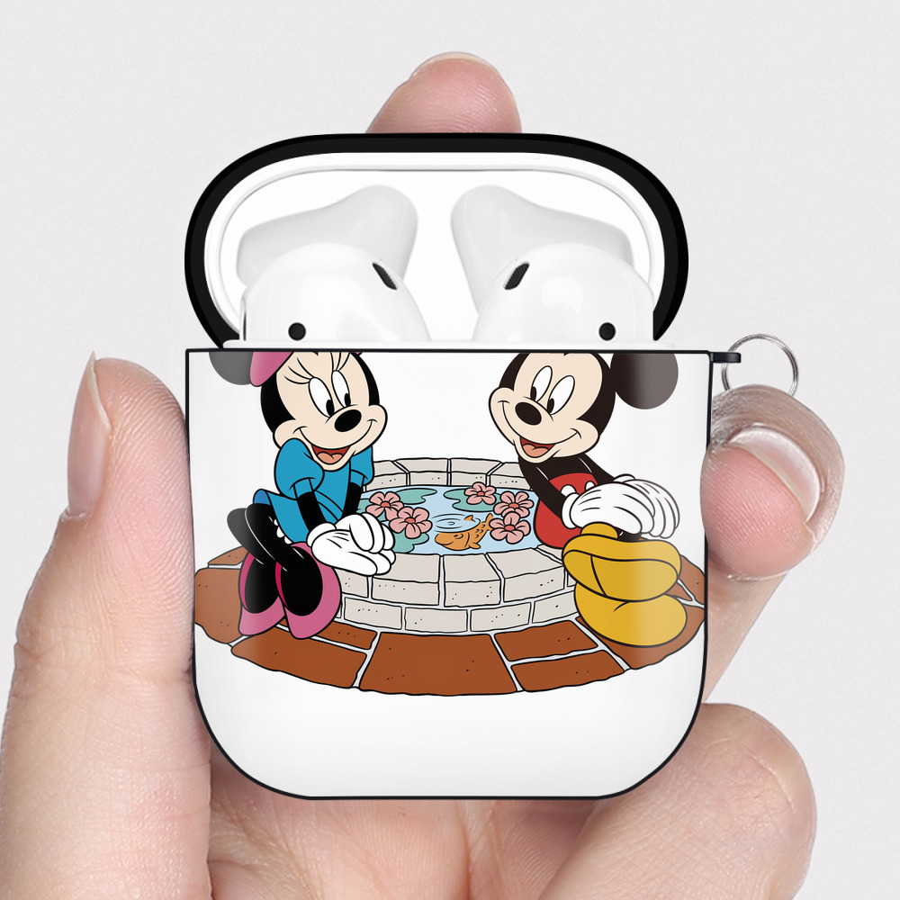 ミッキーマウス Mickey Mouse AirPods 第2世代保護ケース ハードシェル ブラック 耐衝撃・防指紋・カラビナ付き