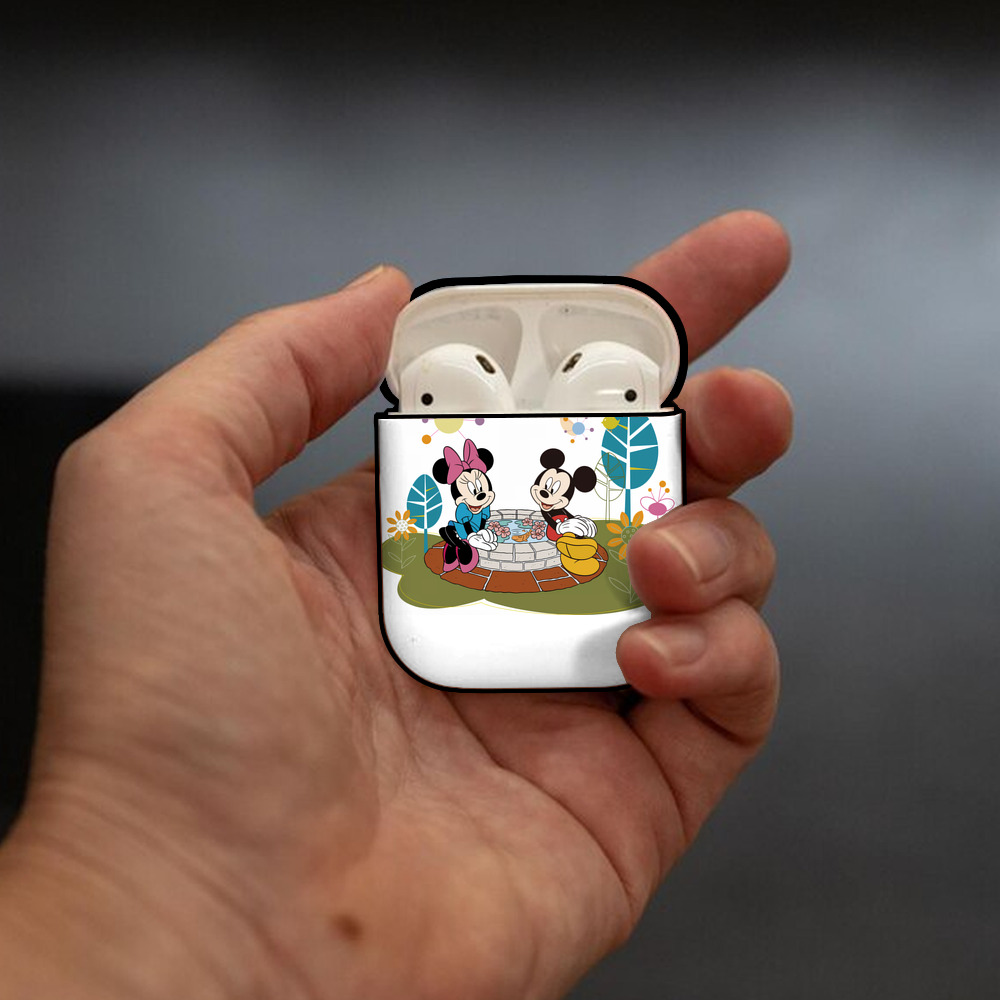 ミッキーマウス Mickey Mouse AirPods 第2世代保護ケース ハードシェル ブラック 耐衝撃・防指紋・カラビナ付き